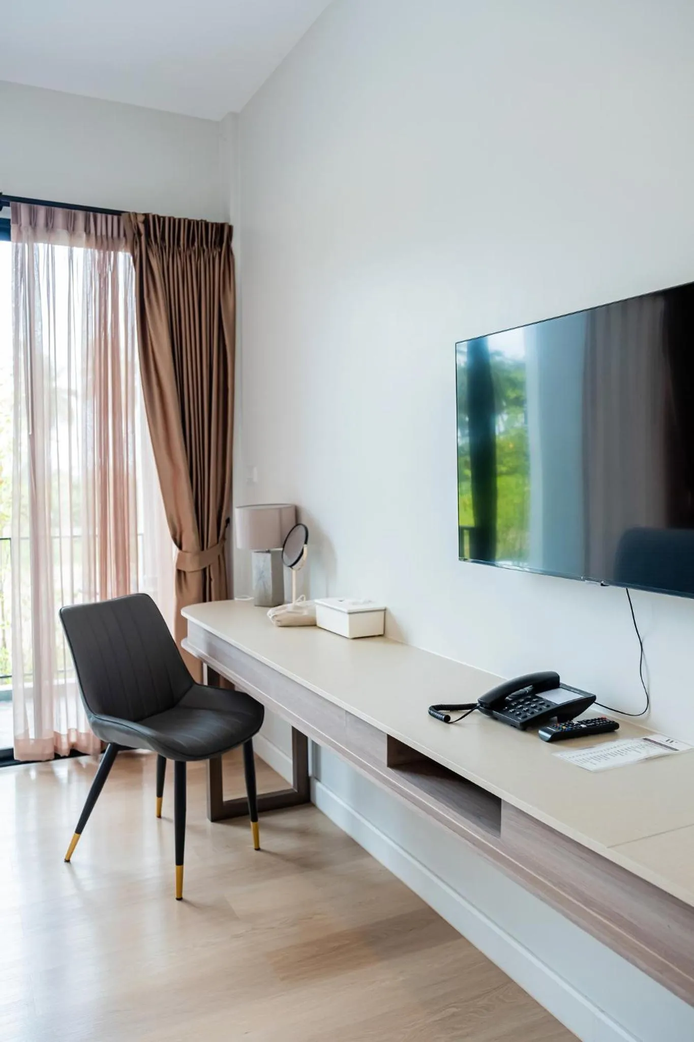TV and multimedia in Wellington Hotel Prachuapkhirikhan