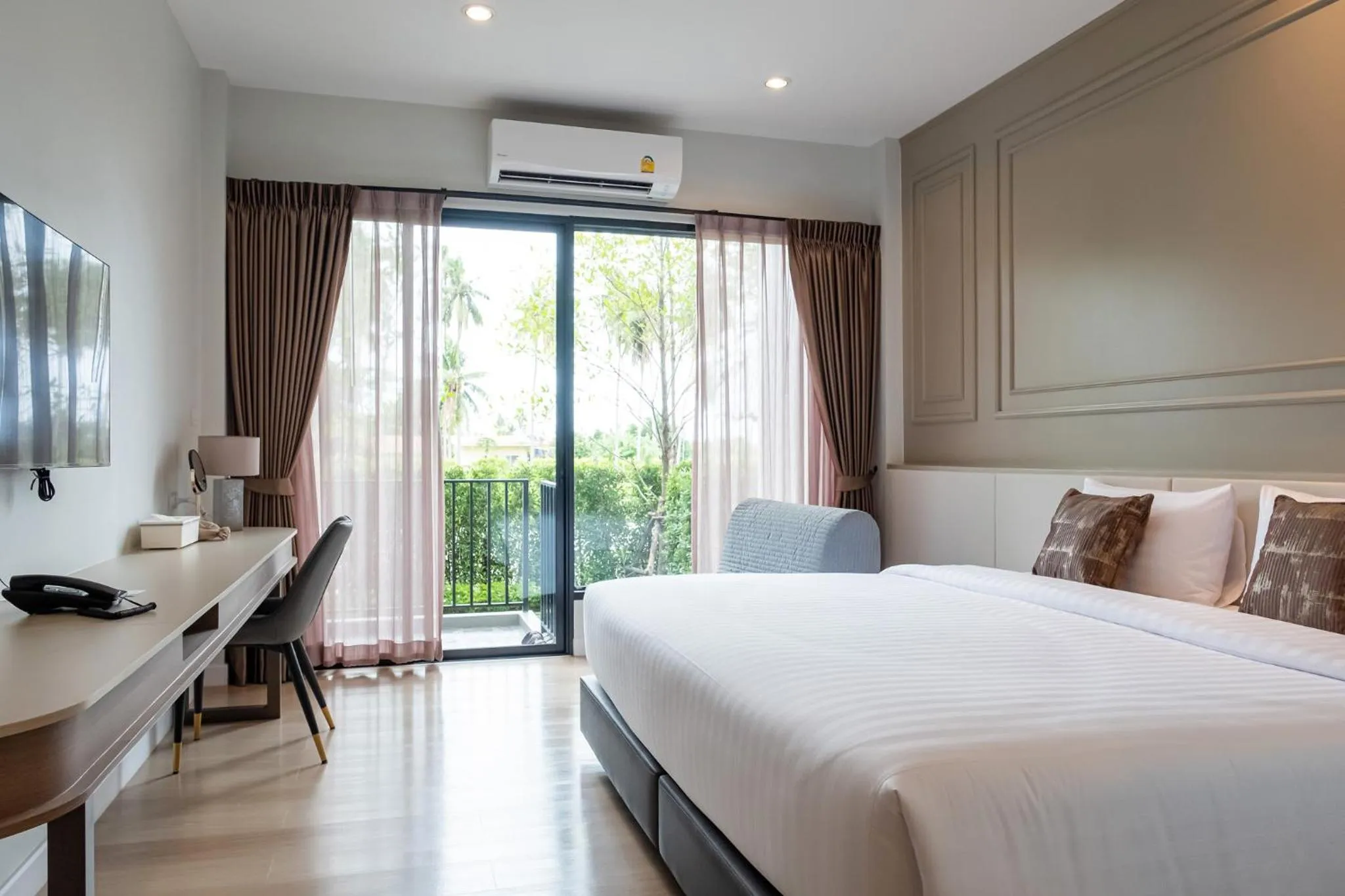Bed in Wellington Hotel Prachuapkhirikhan