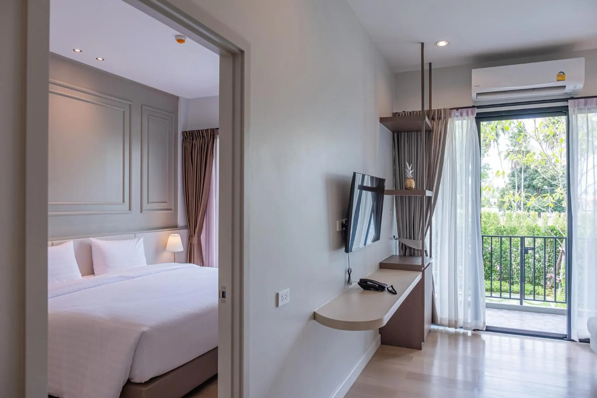 Photo of the whole room, Bed in Wellington Hotel Prachuapkhirikhan