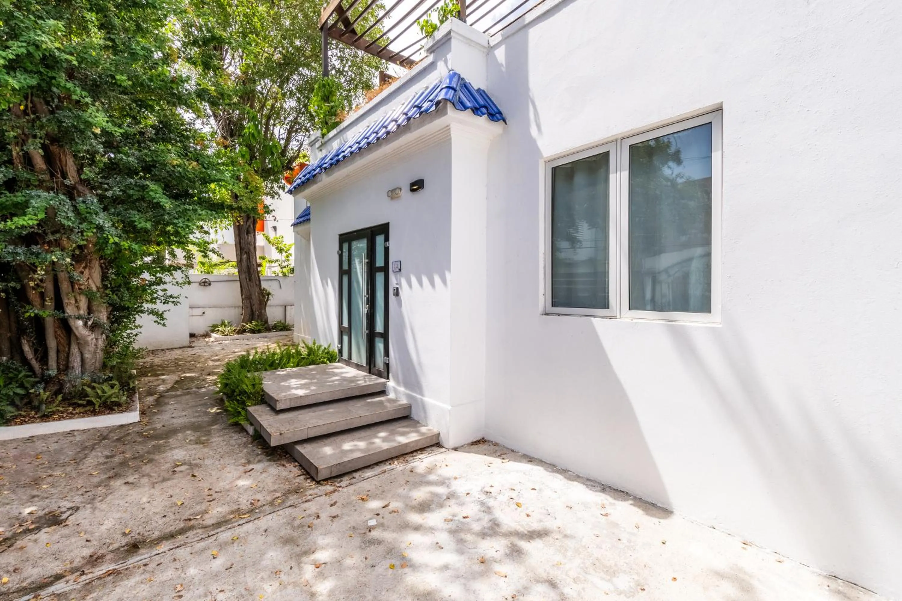 Property building in La Mona Loiza Apartment Complex by Stay with Bear