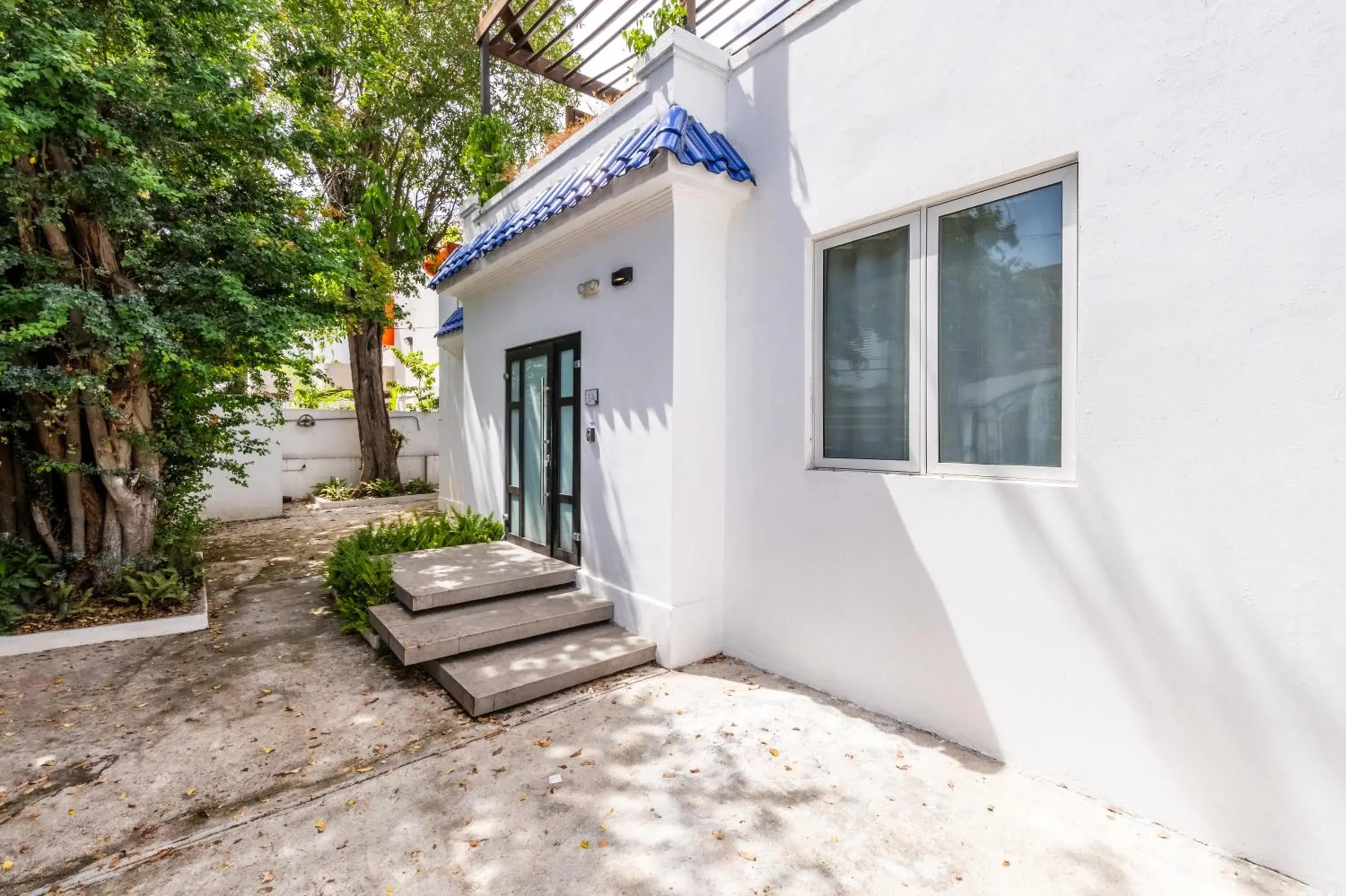 Property building in La Mona Loiza Apartment Complex by Stay with Bear Property building in La Mona Loiza Apartment Complex by Stay with Bear