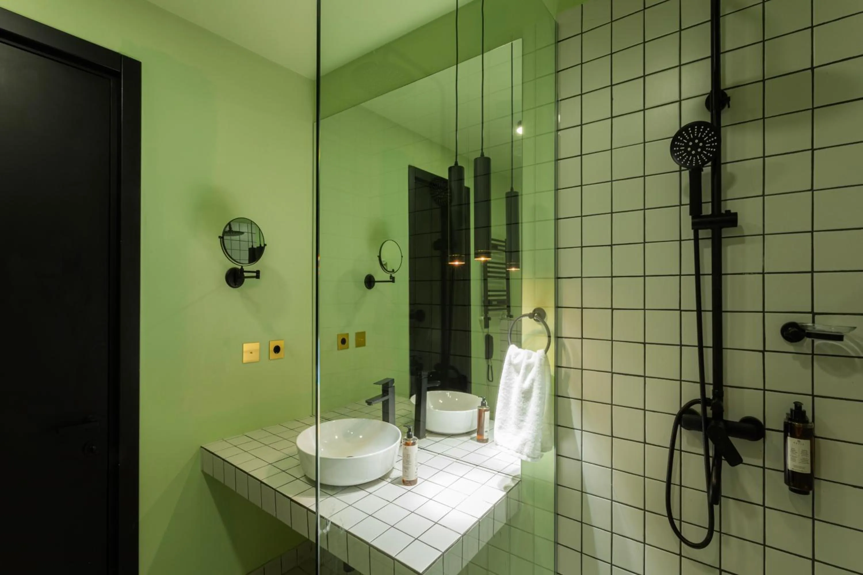 Shower in Castor & Pollux Hotel