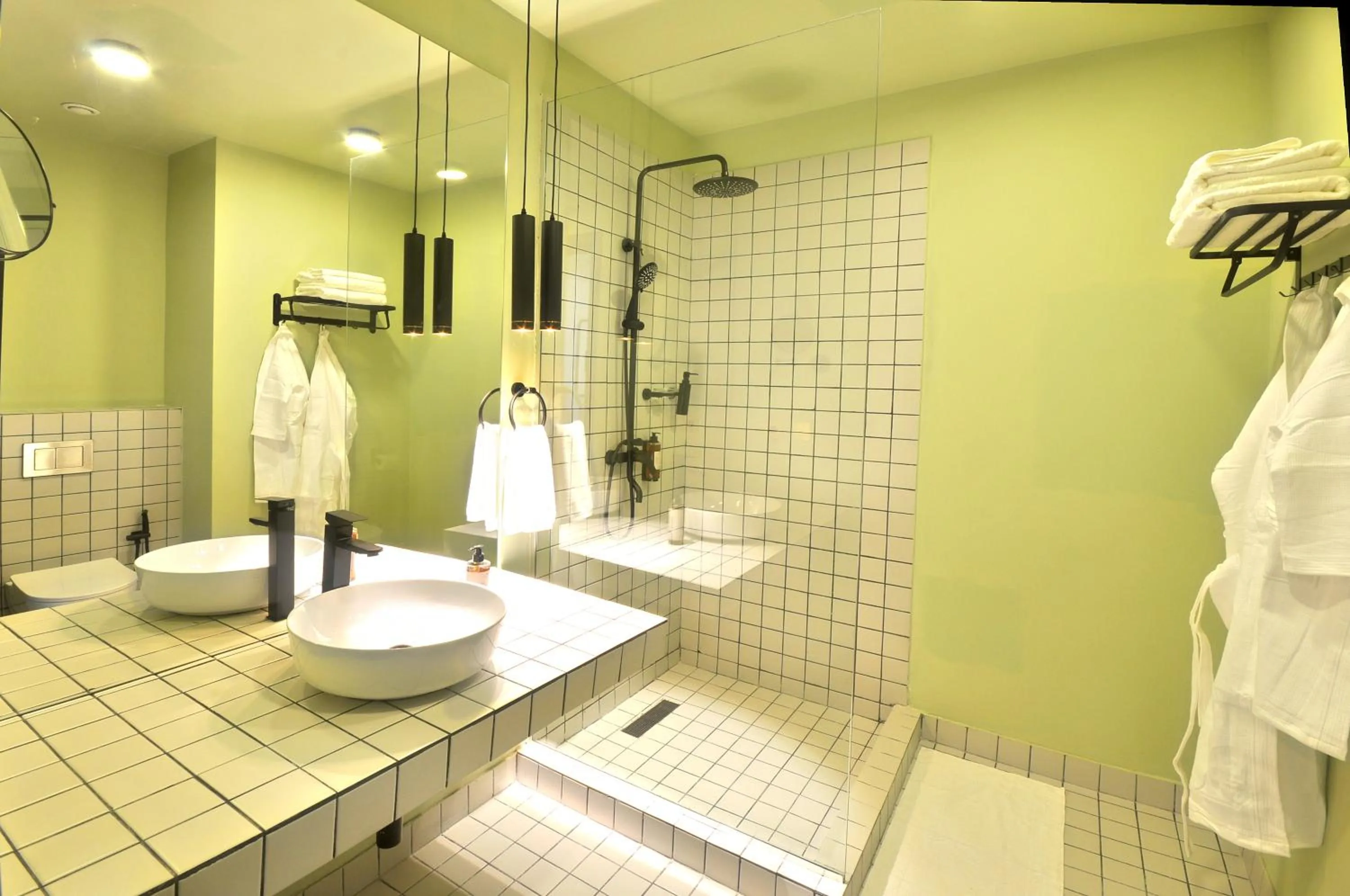 Shower in Castor & Pollux Hotel