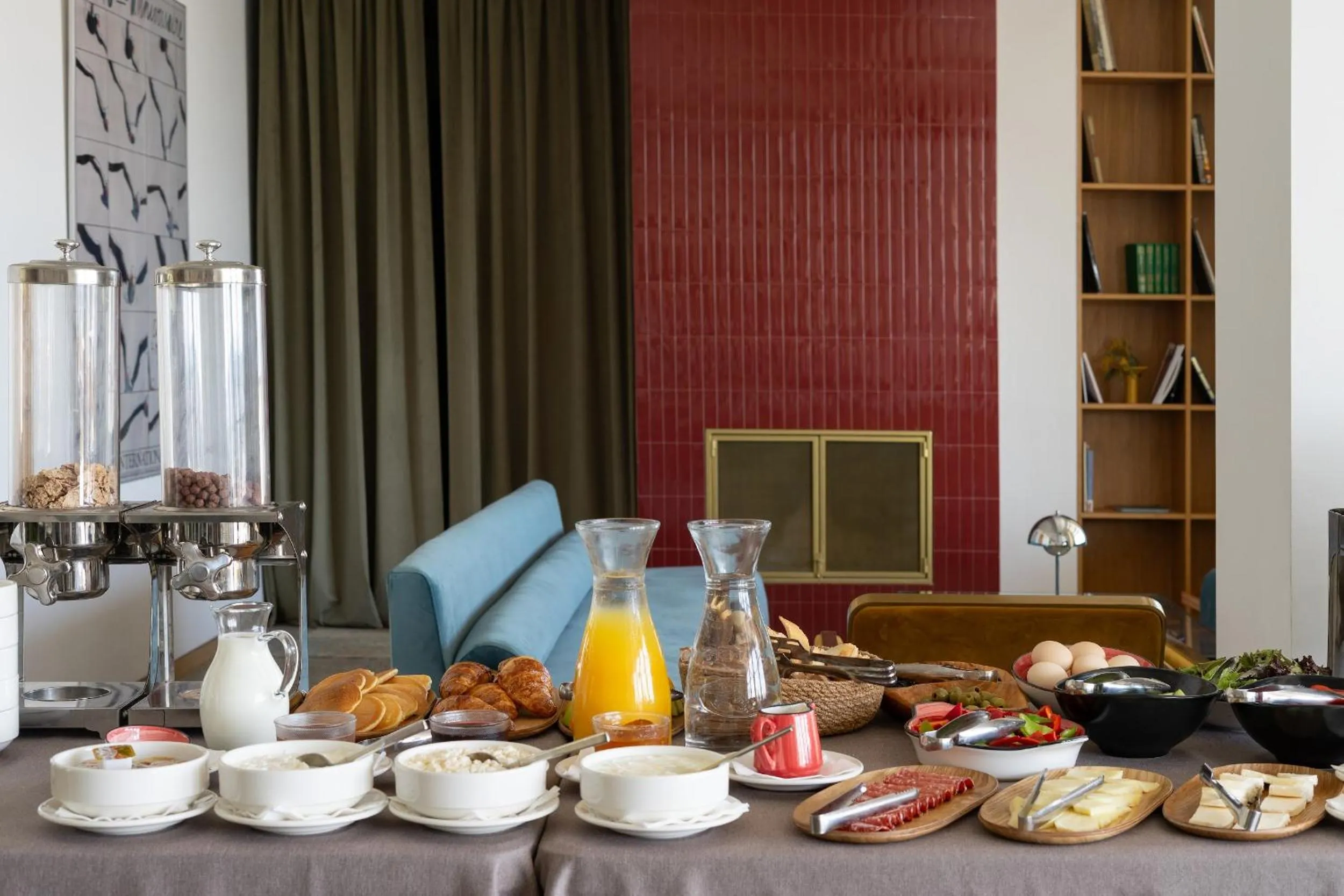 Restaurant/places to eat in Castor & Pollux Hotel