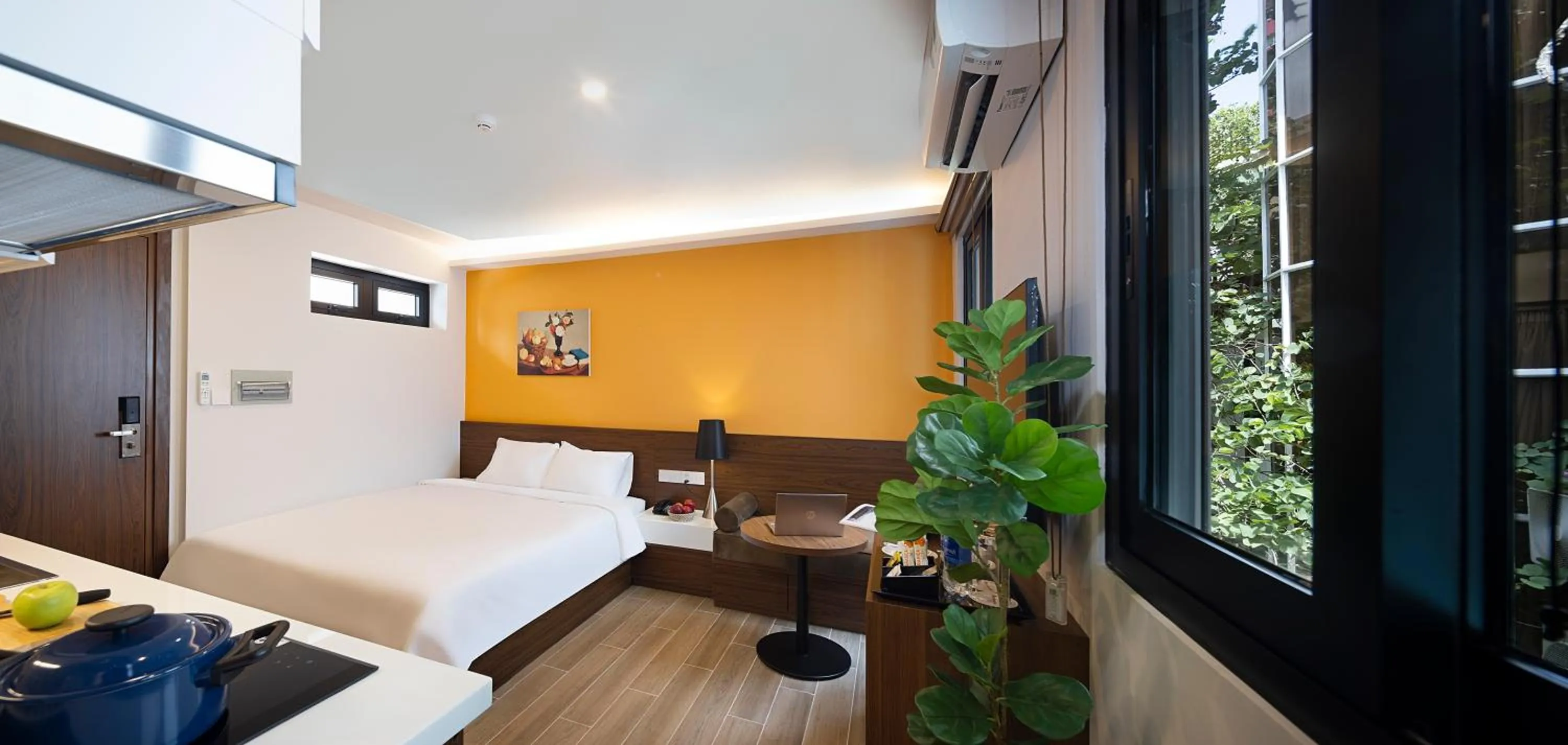 Bed in Terracotta Villa Saigon