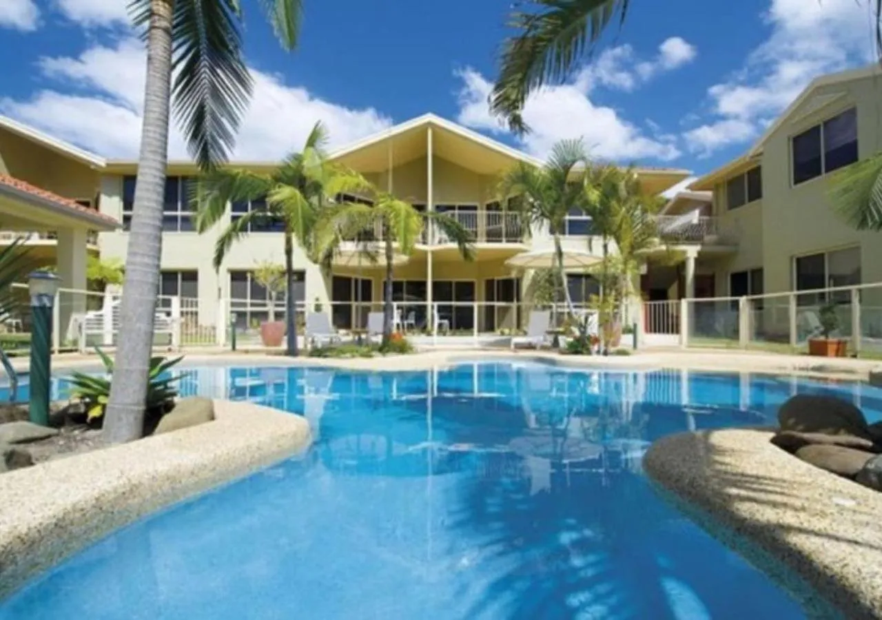 Holiday Paradise - FIFTEEN Marty's @ Little Beach