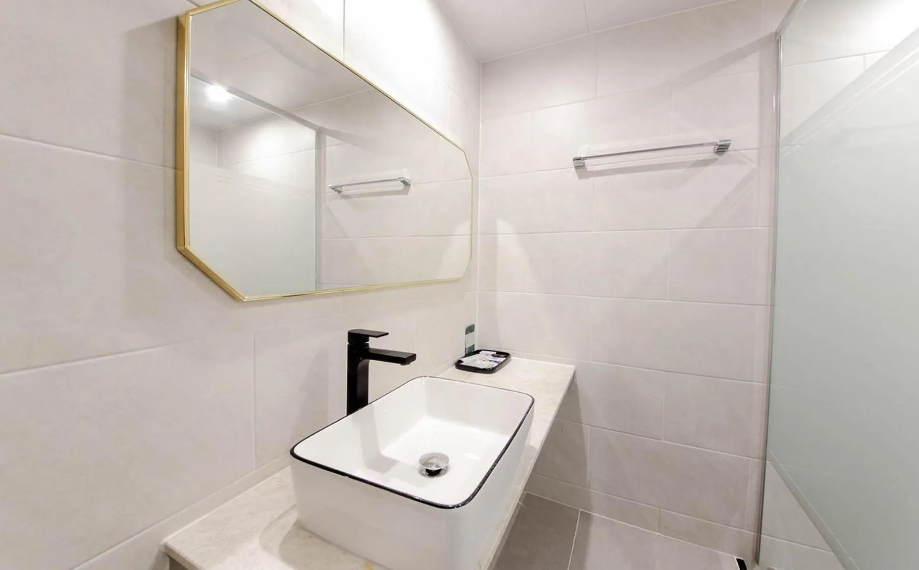 Toilet in H Avenue Hotel in Gyeongju