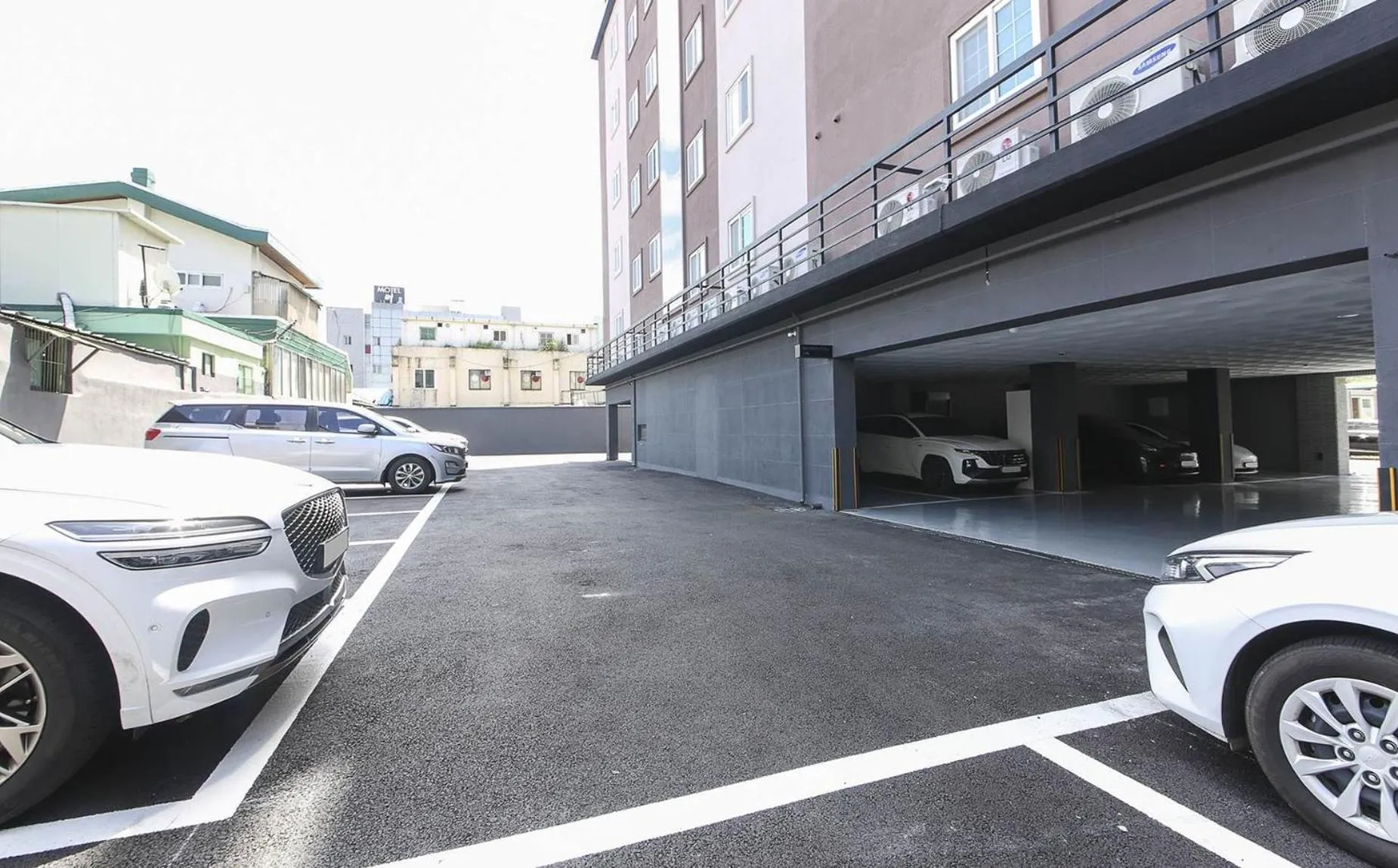 Parking in H Avenue Hotel in Gyeongju