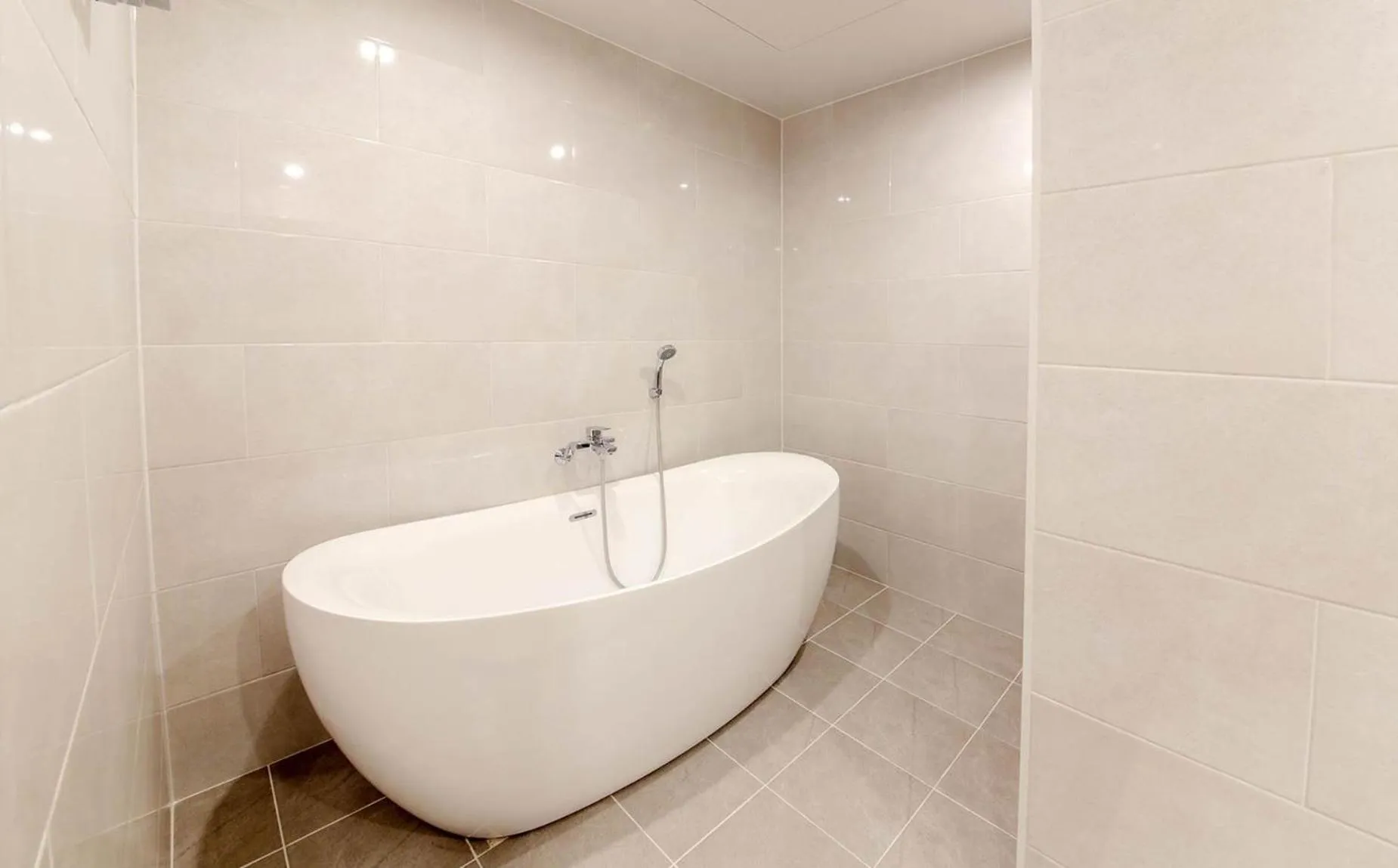 Shower in H Avenue Hotel in Gyeongju