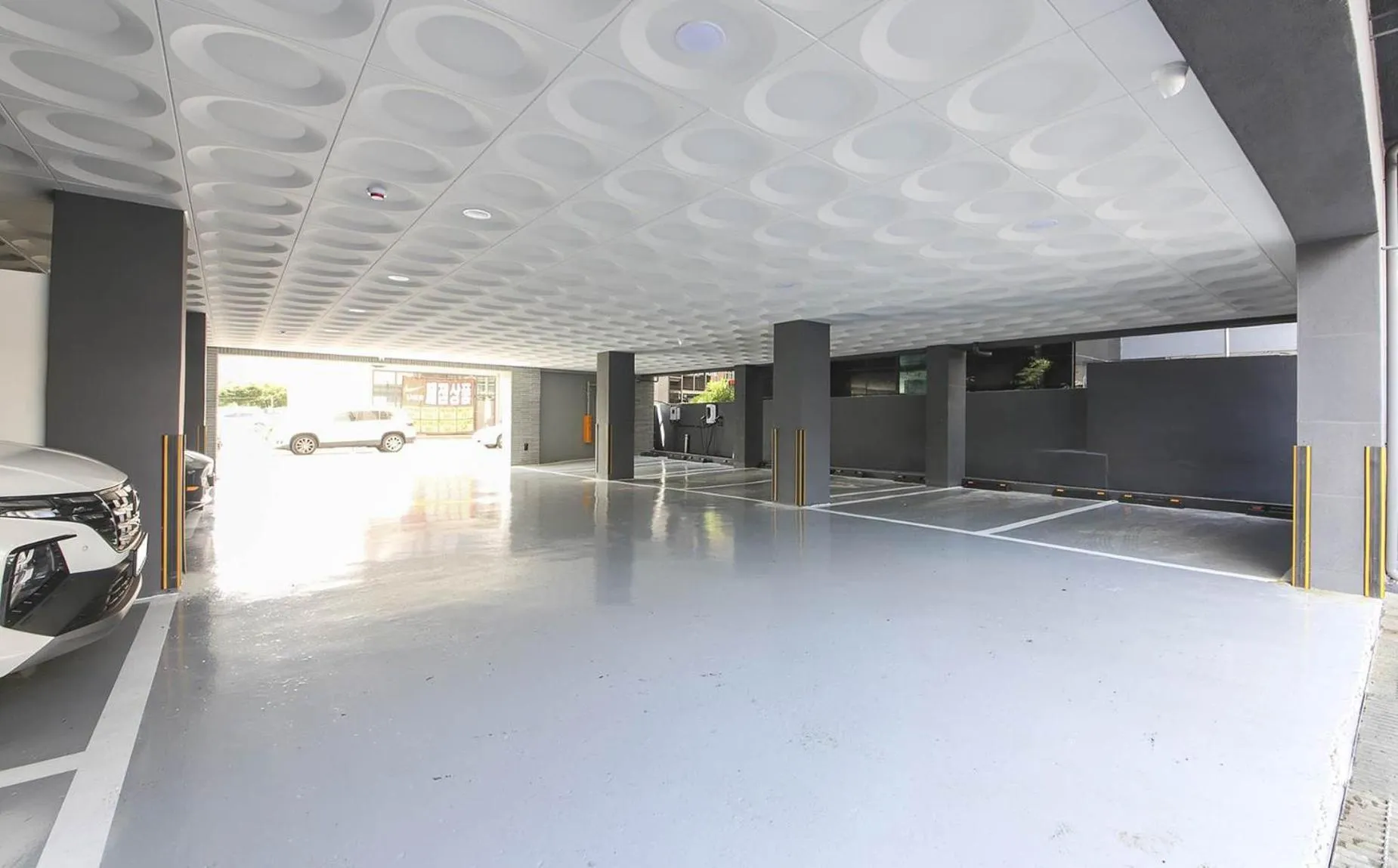 Parking in H Avenue Hotel in Gyeongju