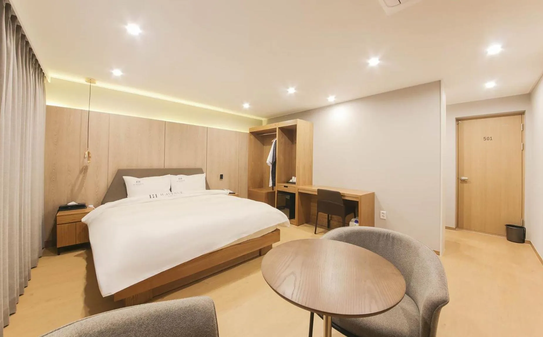 Bed in H Avenue Hotel in Gyeongju