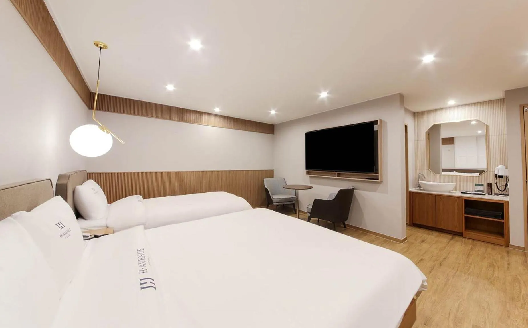Bed in H Avenue Hotel in Gyeongju