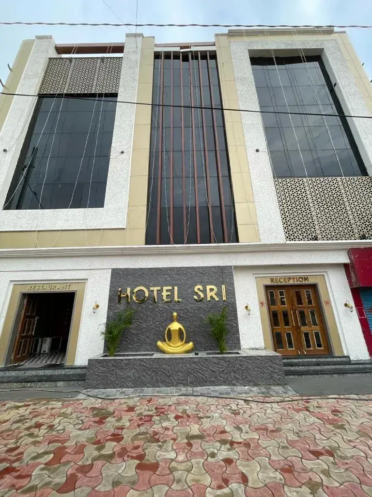 HOTEL SRI. HOTEL SRI.