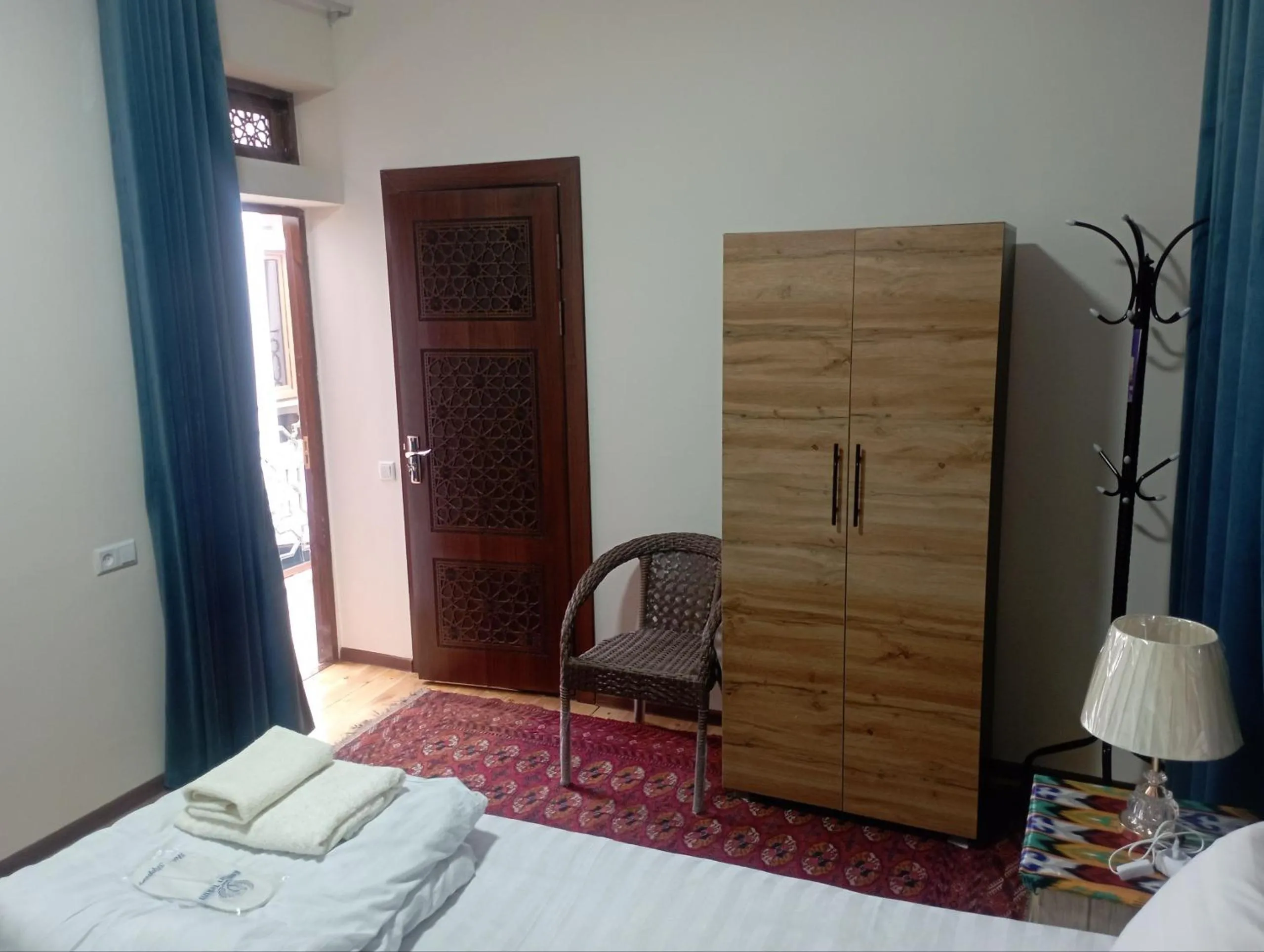 Art Suzani National House Hotel