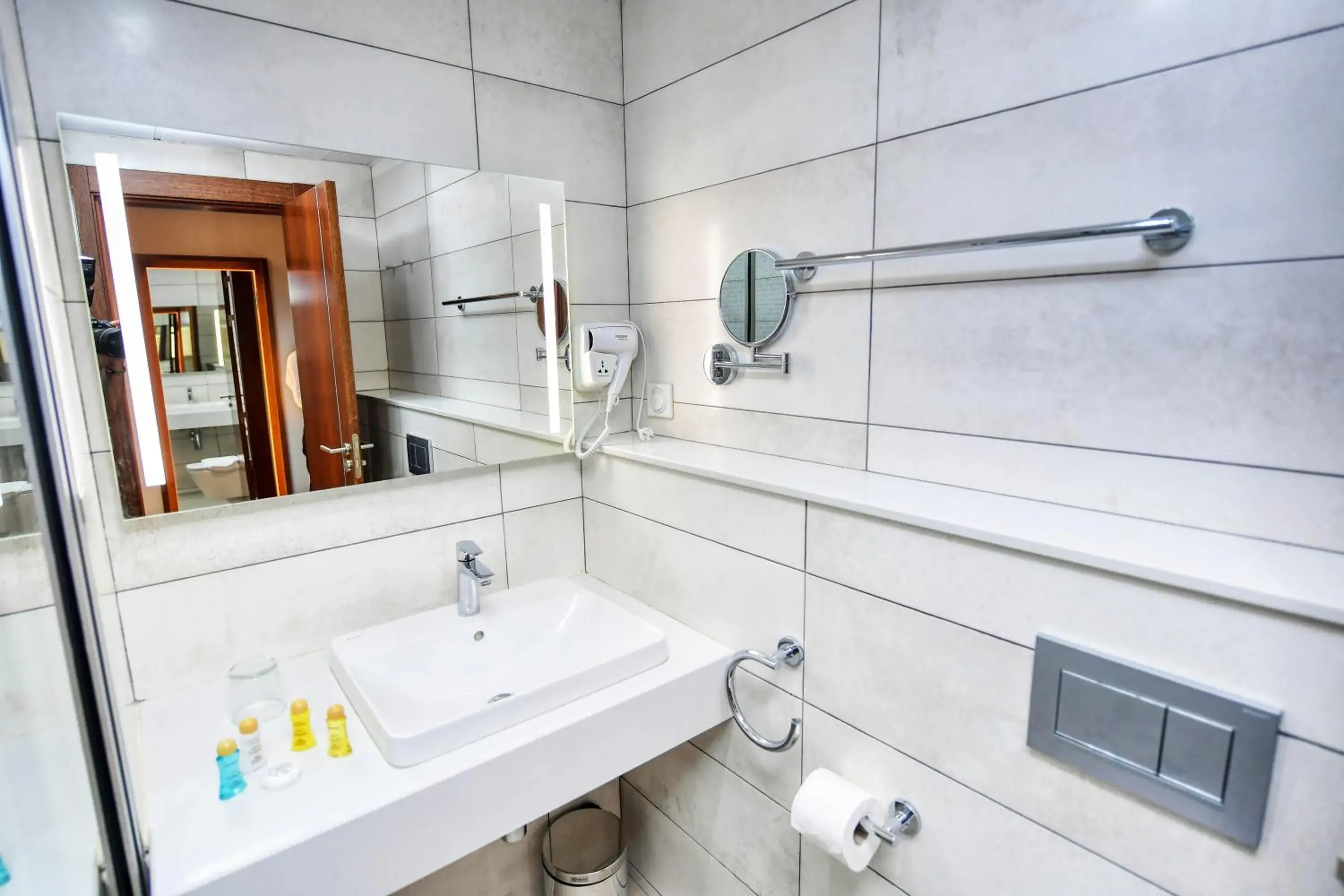 Twin Room - single occupancy in LE PALME HOTEL Twin Room - single occupancy in LE PALME HOTEL
