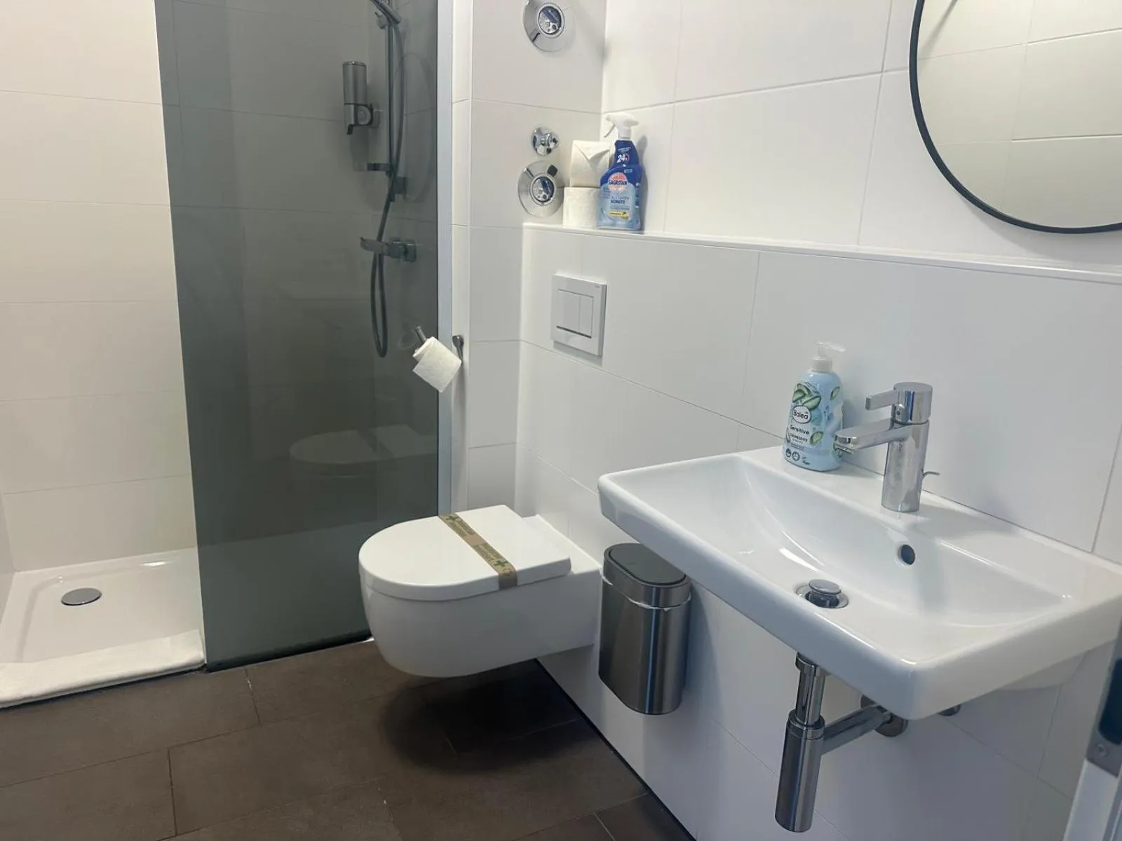 Shower in Ferienwohnung im Hamburger Straße-4