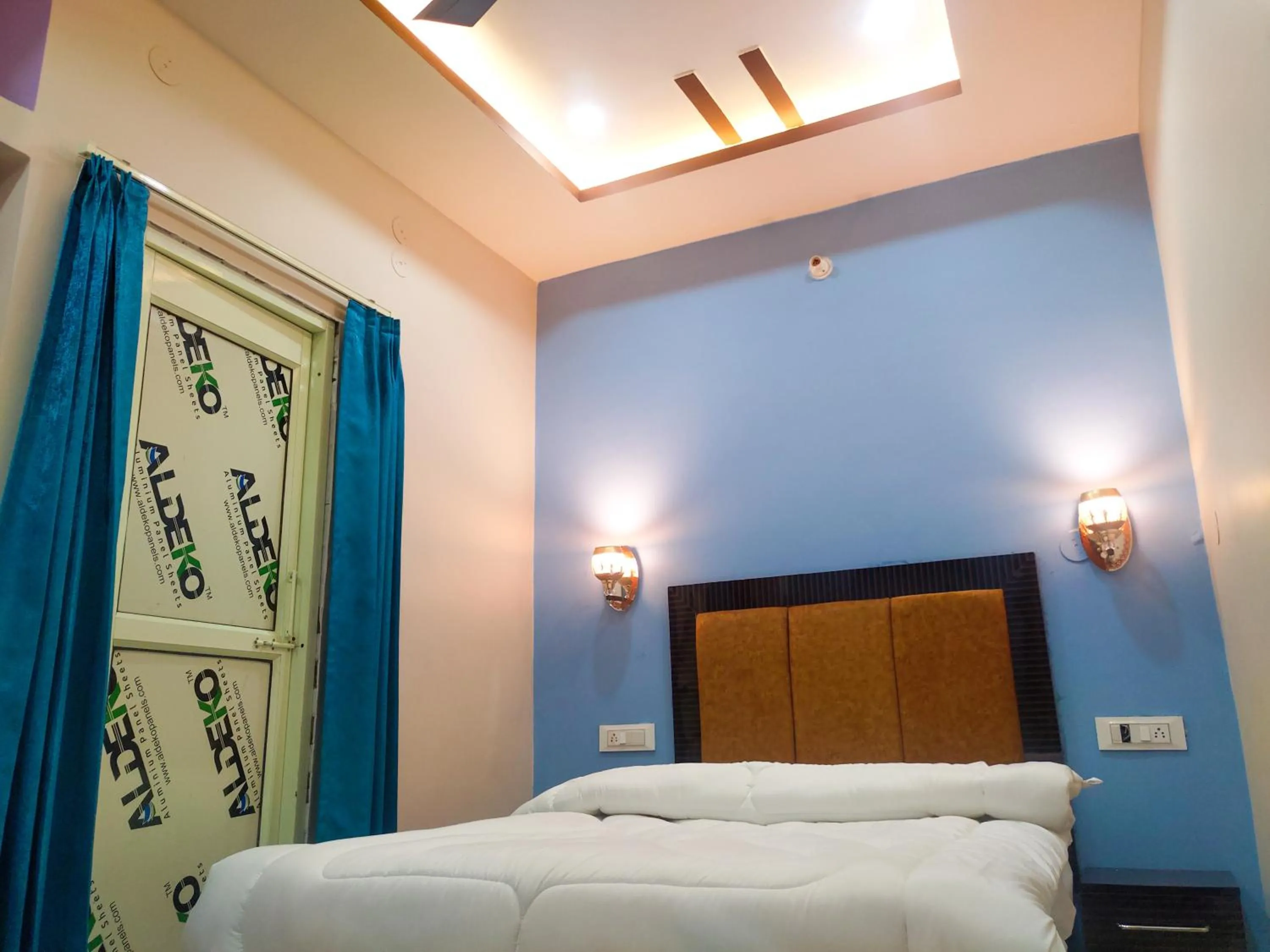 Deluxe Single Room in Aadishri
