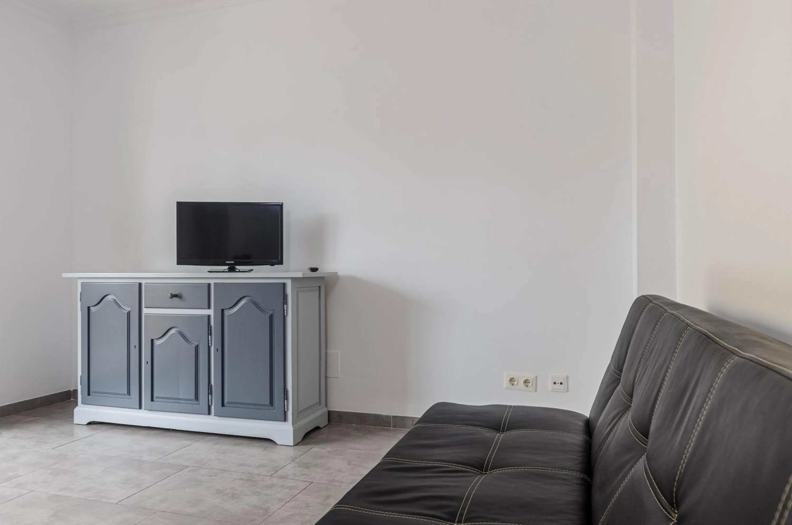 Communal lounge/ TV room in Acapulco Apartments