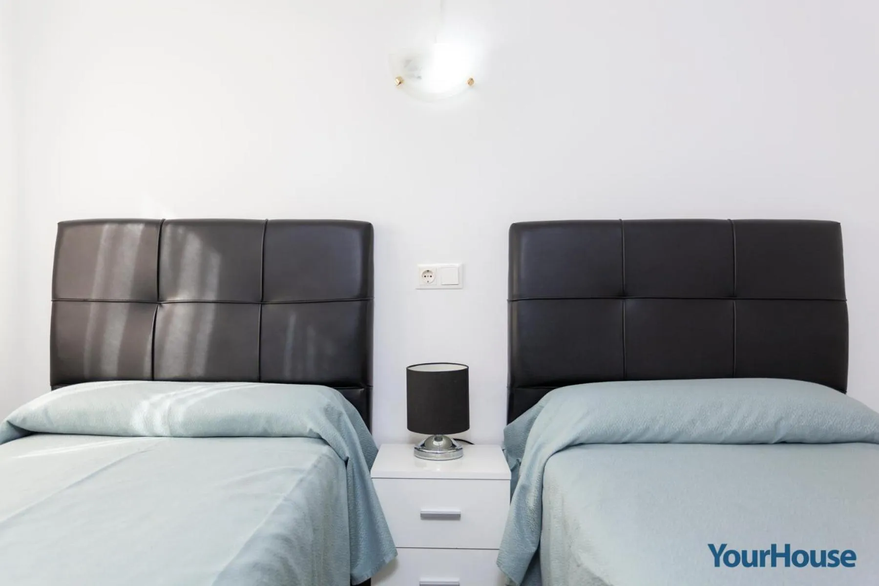 Bedroom, Bed in Acapulco Apartments