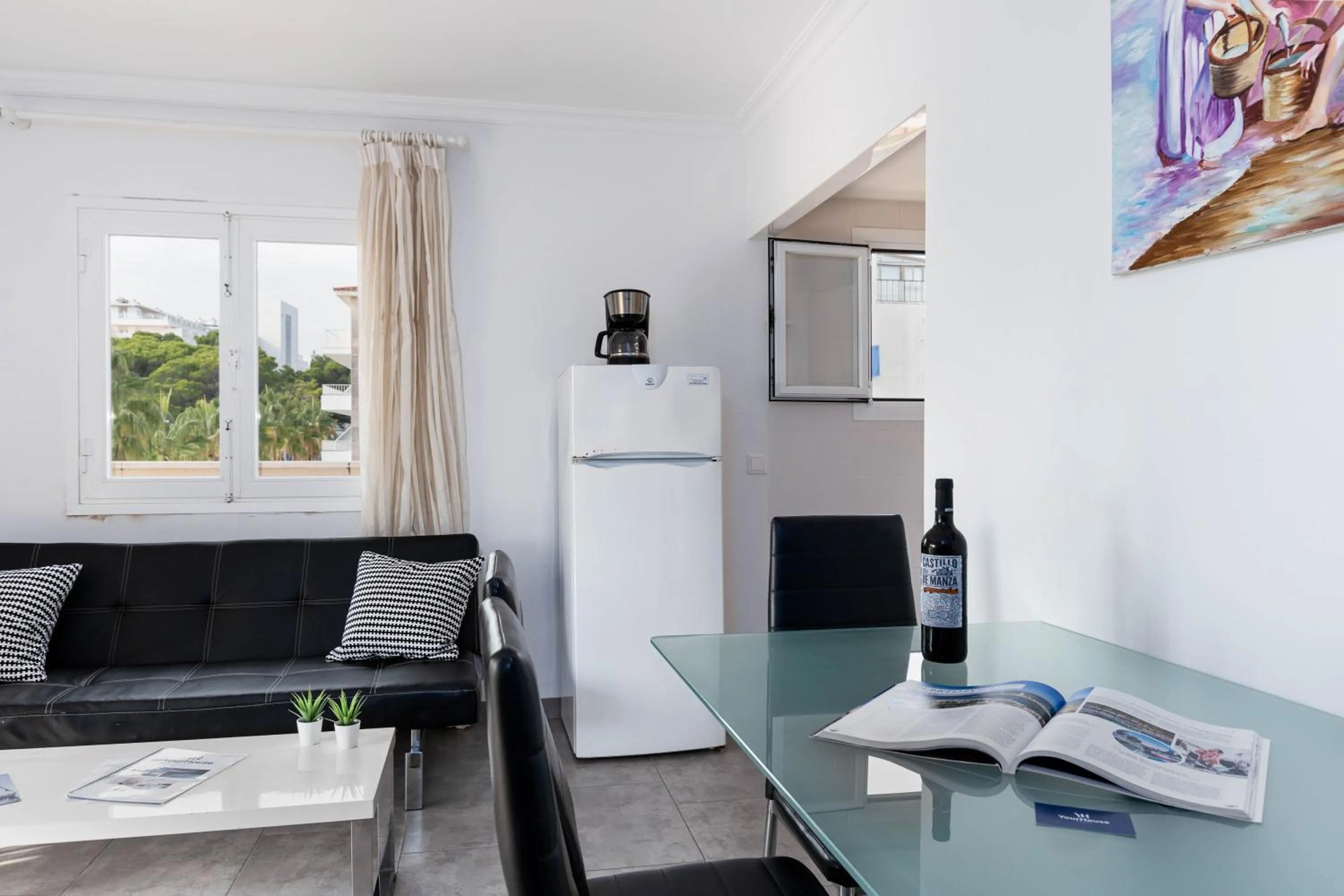 Dining area in Acapulco Apartments