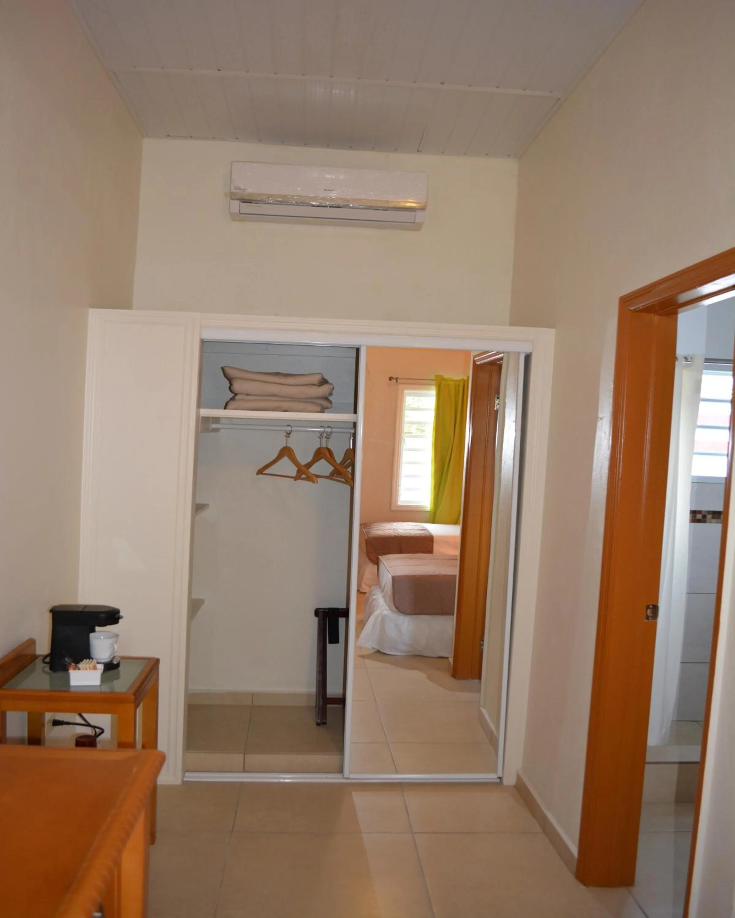 Bedroom, Bed in Alicia's Inn