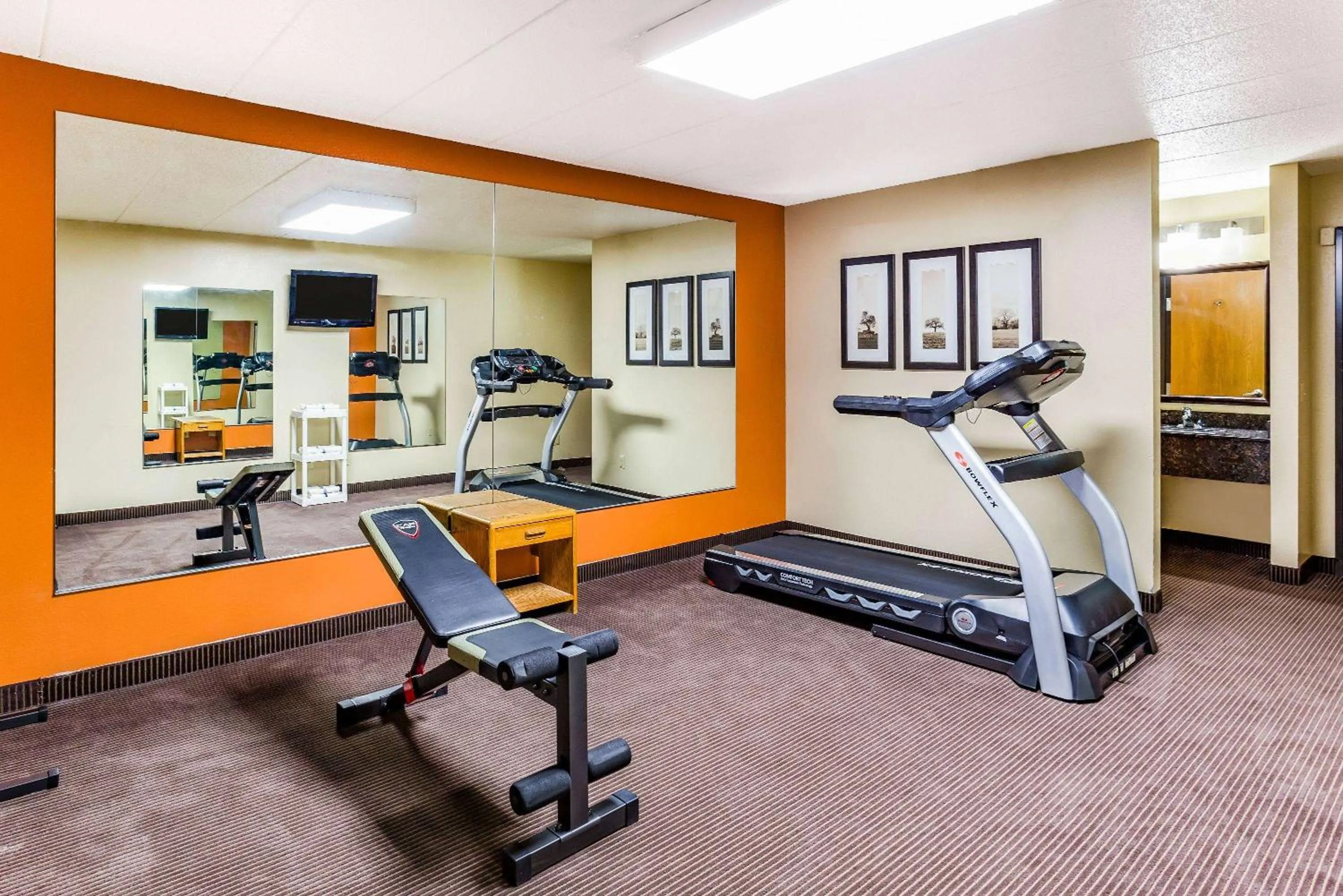 Fitness centre/facilities in AmericInn by Wyndham Menomonie