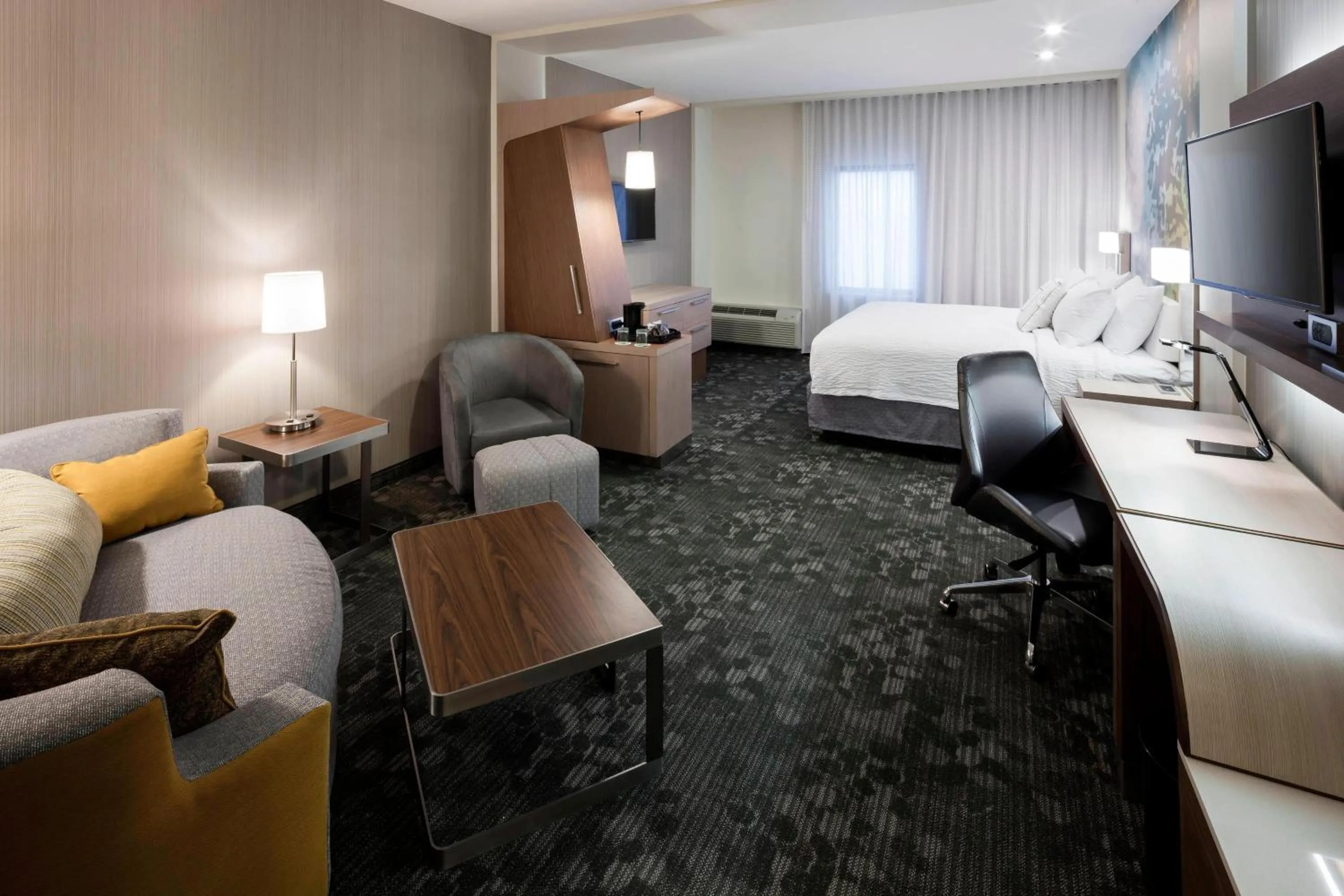 Bedroom, Bed in Courtyard by Marriott Houston North/Shenandoah