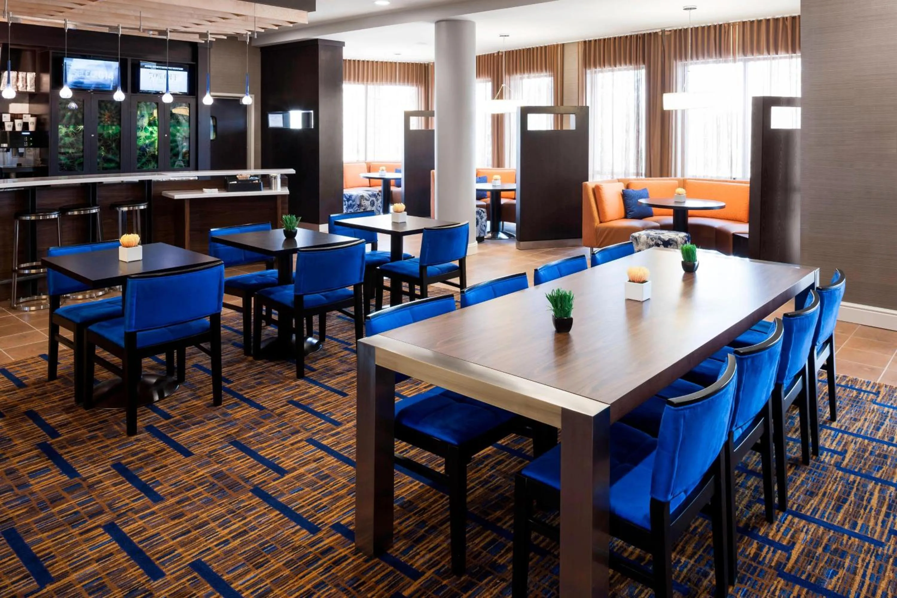 Restaurant/places to eat in Courtyard by Marriott Houston North/Shenandoah