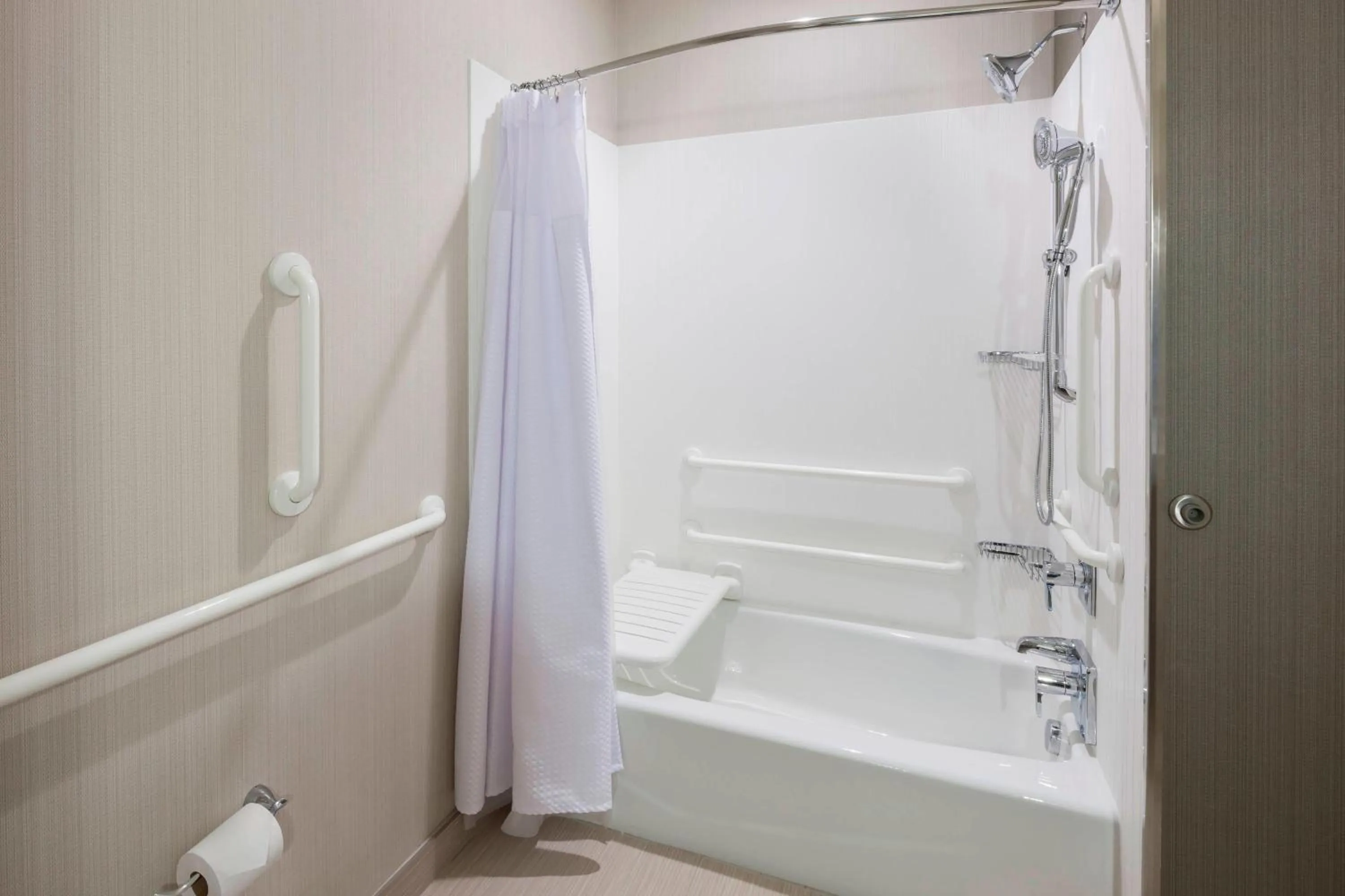 Bathroom in Courtyard by Marriott Houston North/Shenandoah