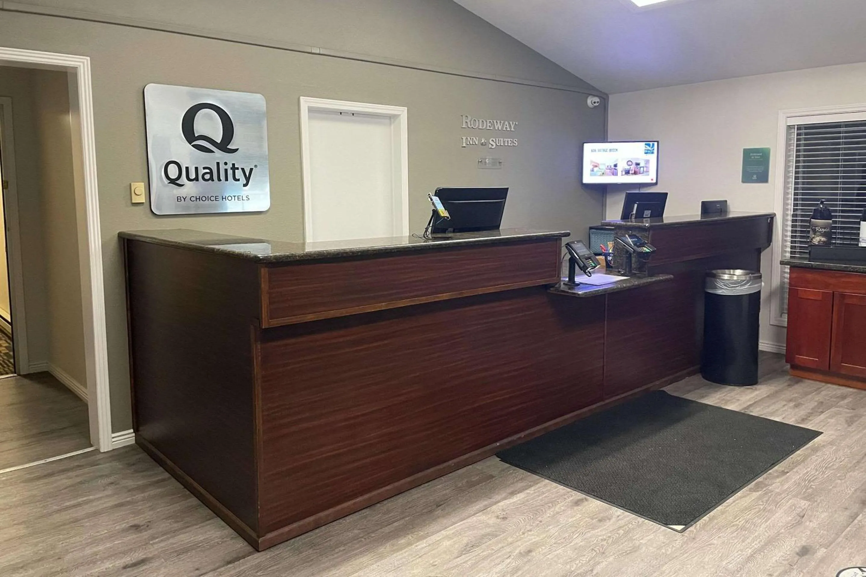 Lobby or reception in Quality Inn Ontario