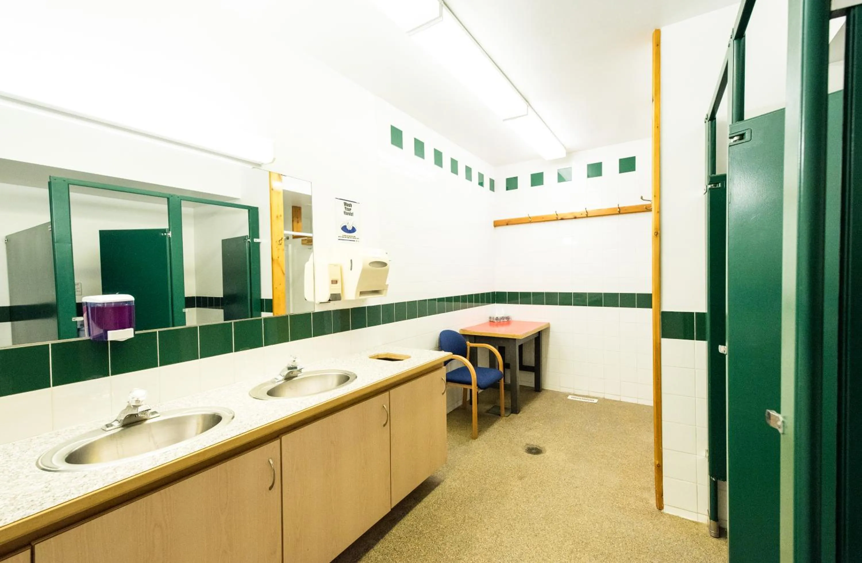 Bathroom in Canmore Alpine Hostel - Alpine Club of Canada