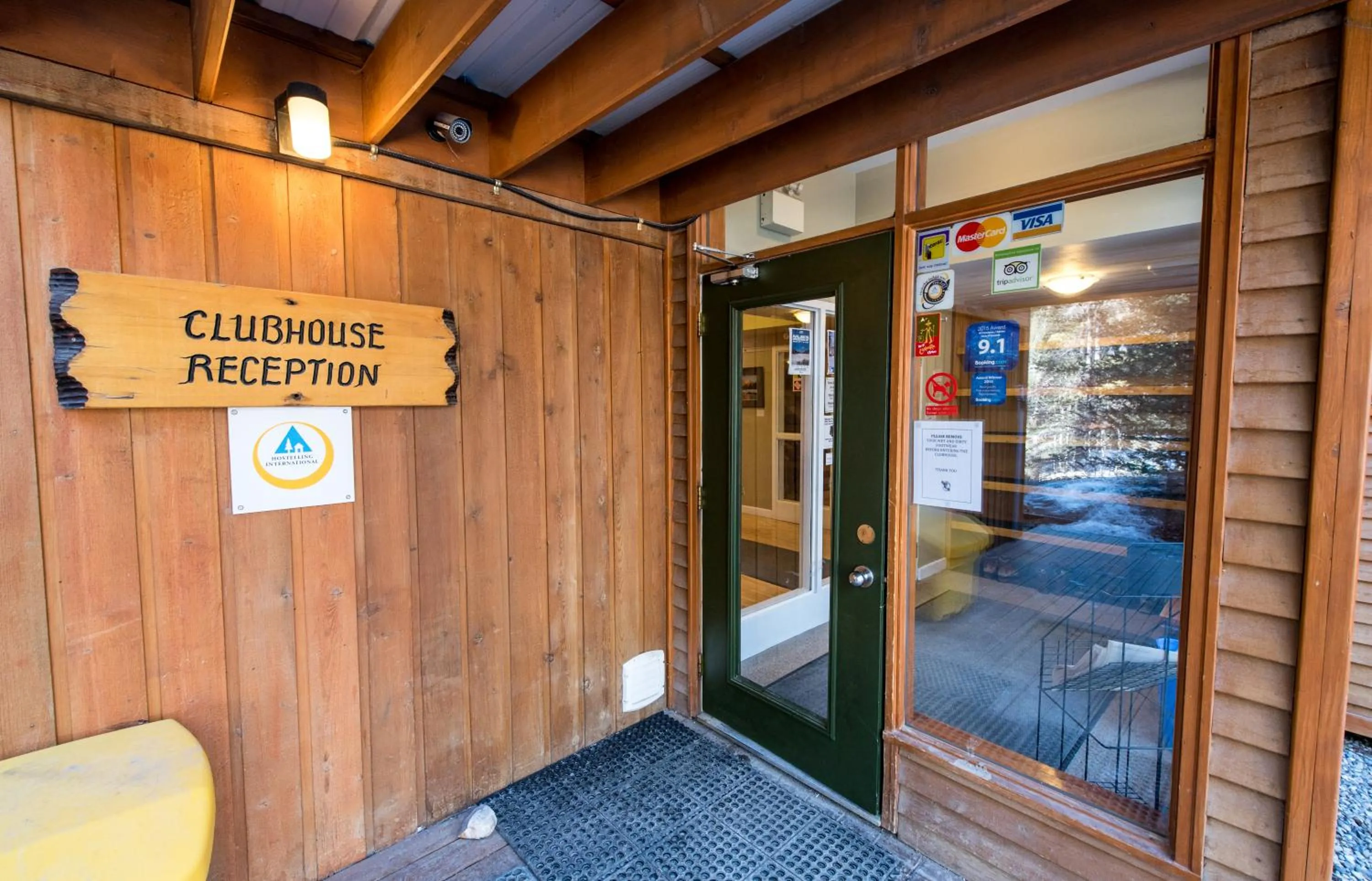 Lobby or reception in Canmore Alpine Hostel - Alpine Club of Canada