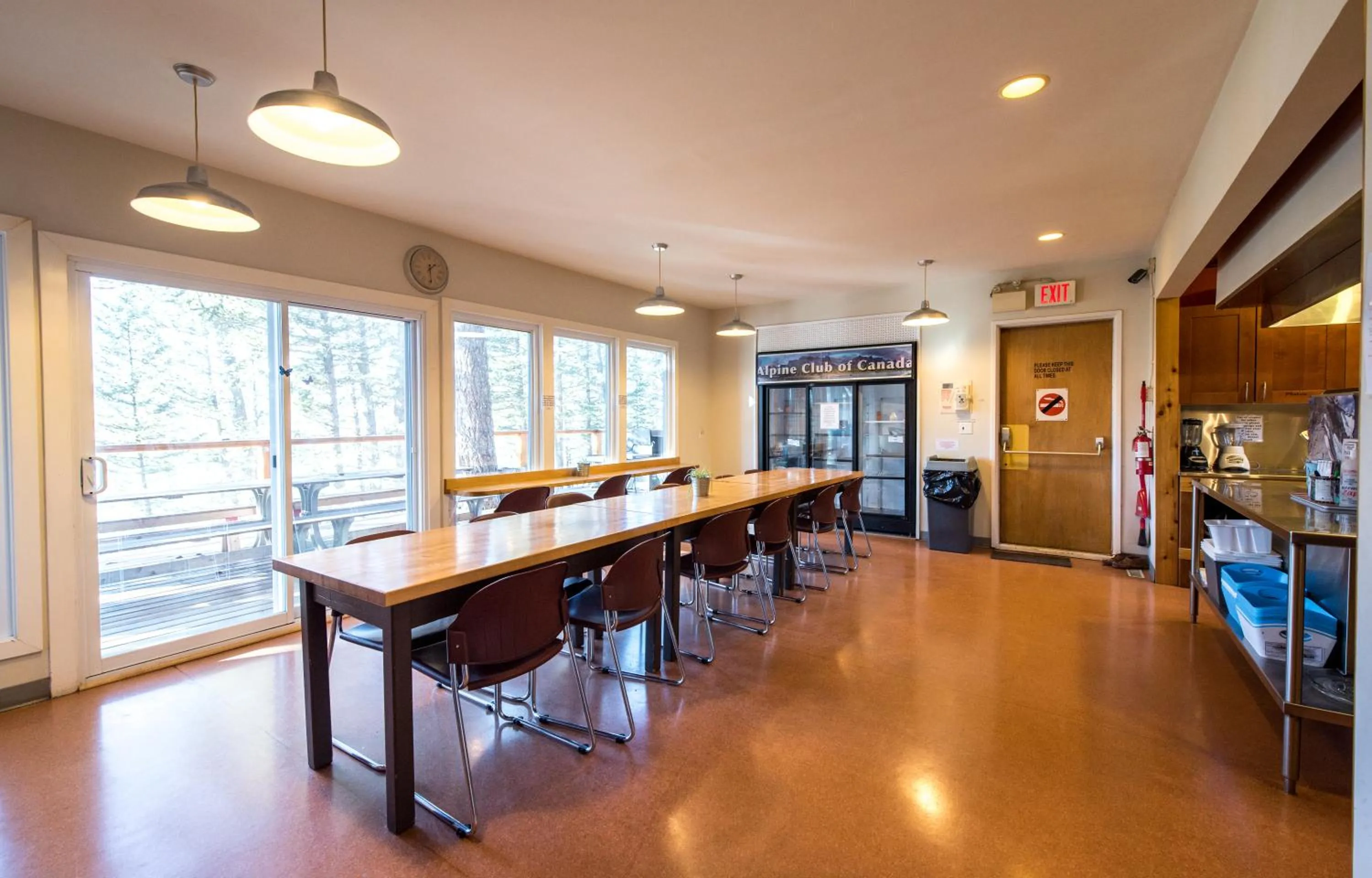 Kitchen or kitchenette in Canmore Alpine Hostel - Alpine Club of Canada