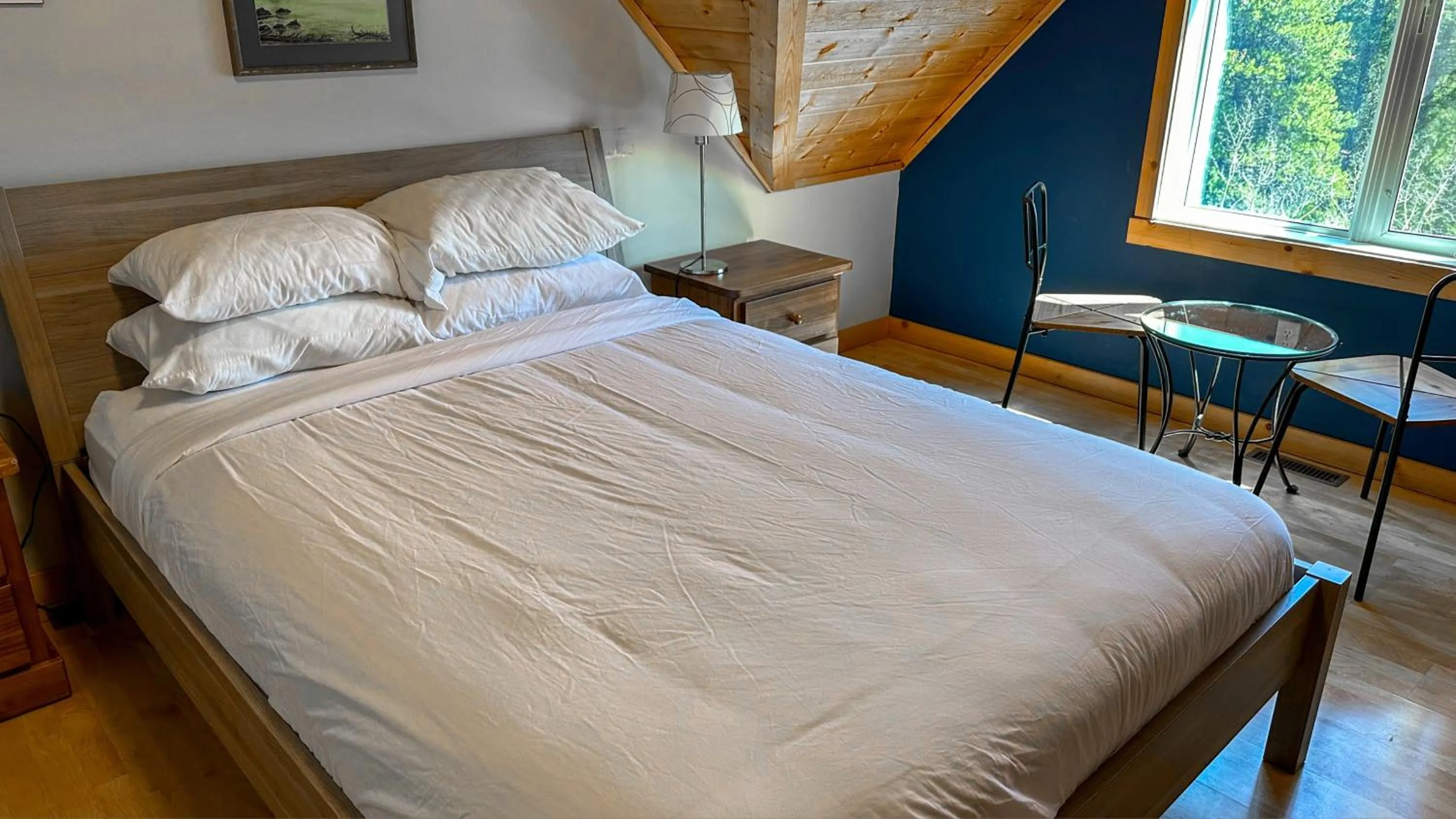 Bedroom, Bed in Canmore Alpine Hostel - Alpine Club of Canada