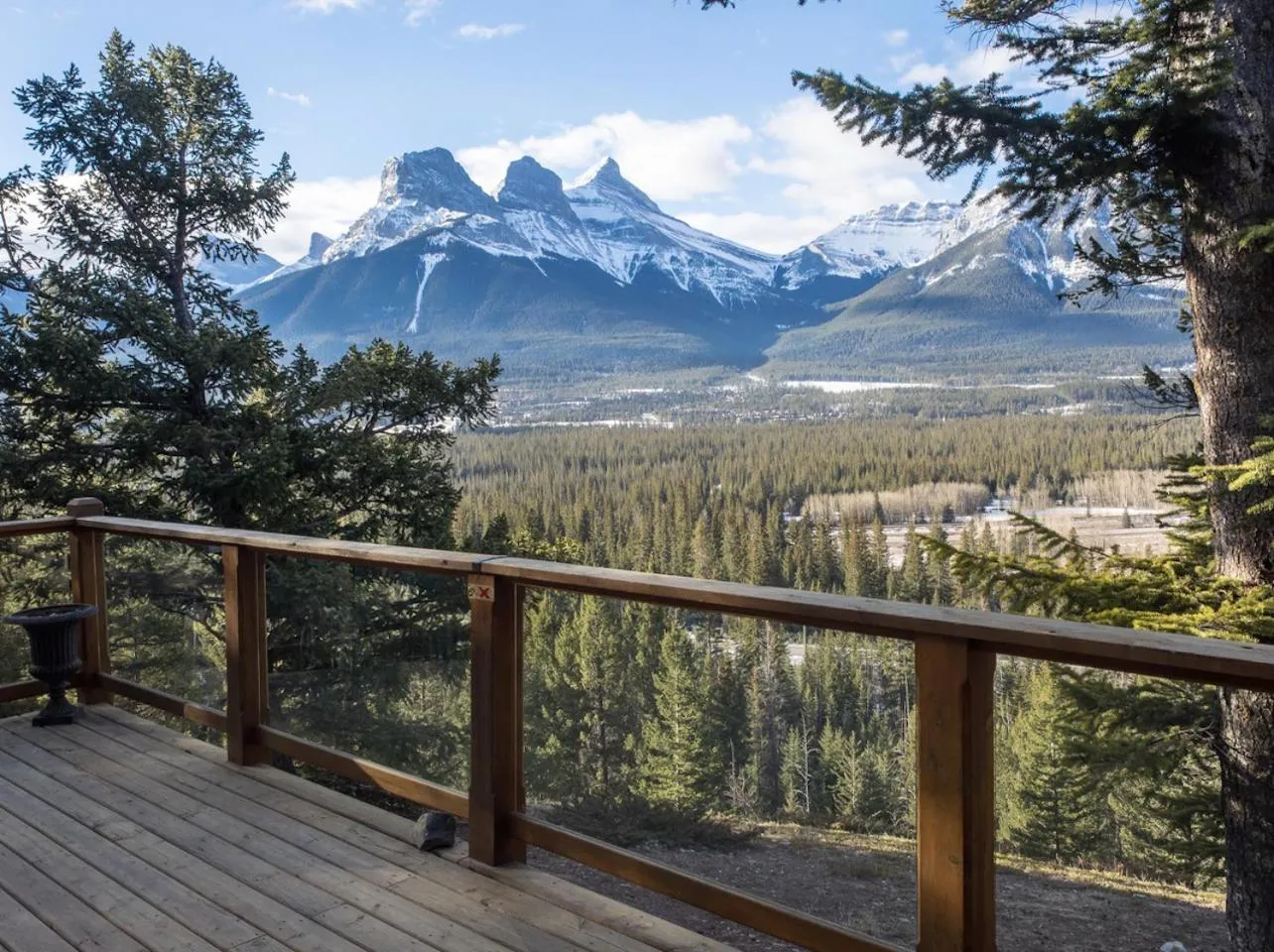Balcony/Terrace in Canmore Alpine Hostel - Alpine Club of Canada
