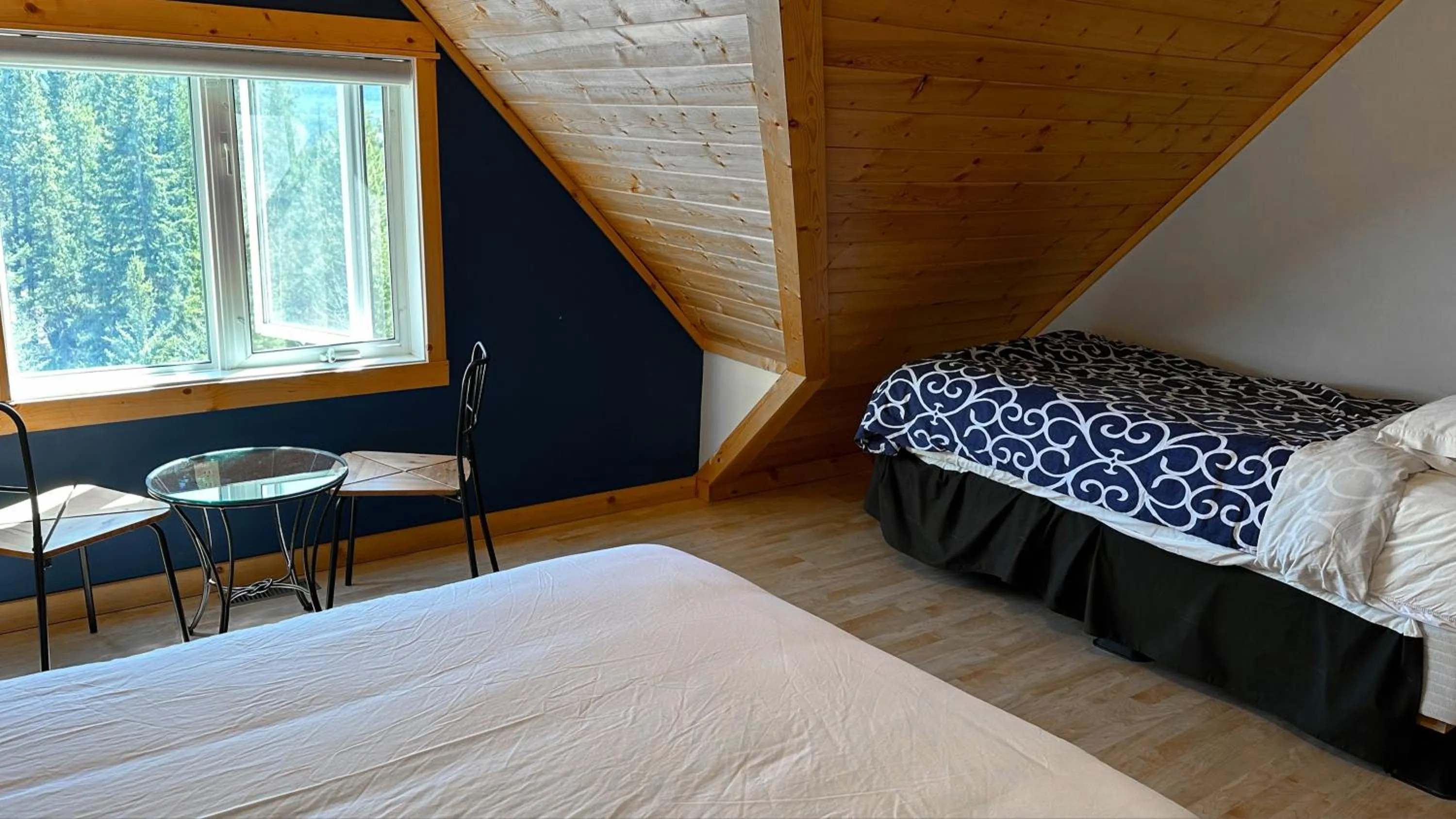Bedroom, Bed in Canmore Alpine Hostel - Alpine Club of Canada
