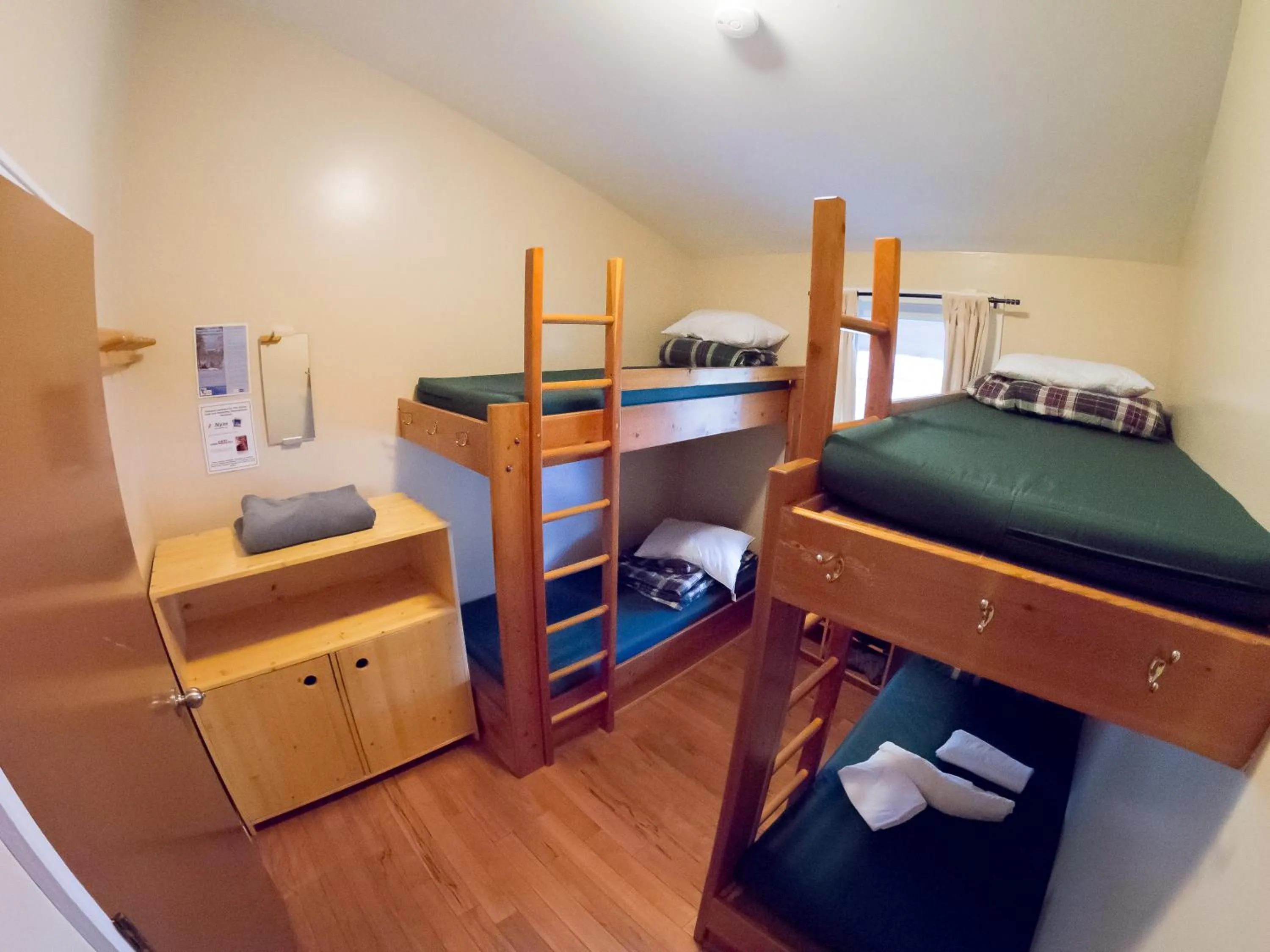 Bedroom, Bed in Canmore Alpine Hostel - Alpine Club of Canada