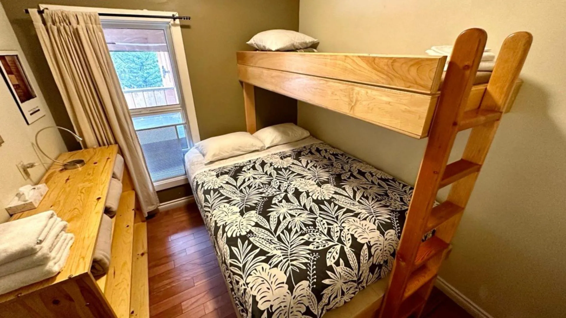 Photo of the whole room, Bed in Canmore Alpine Hostel - Alpine Club of Canada