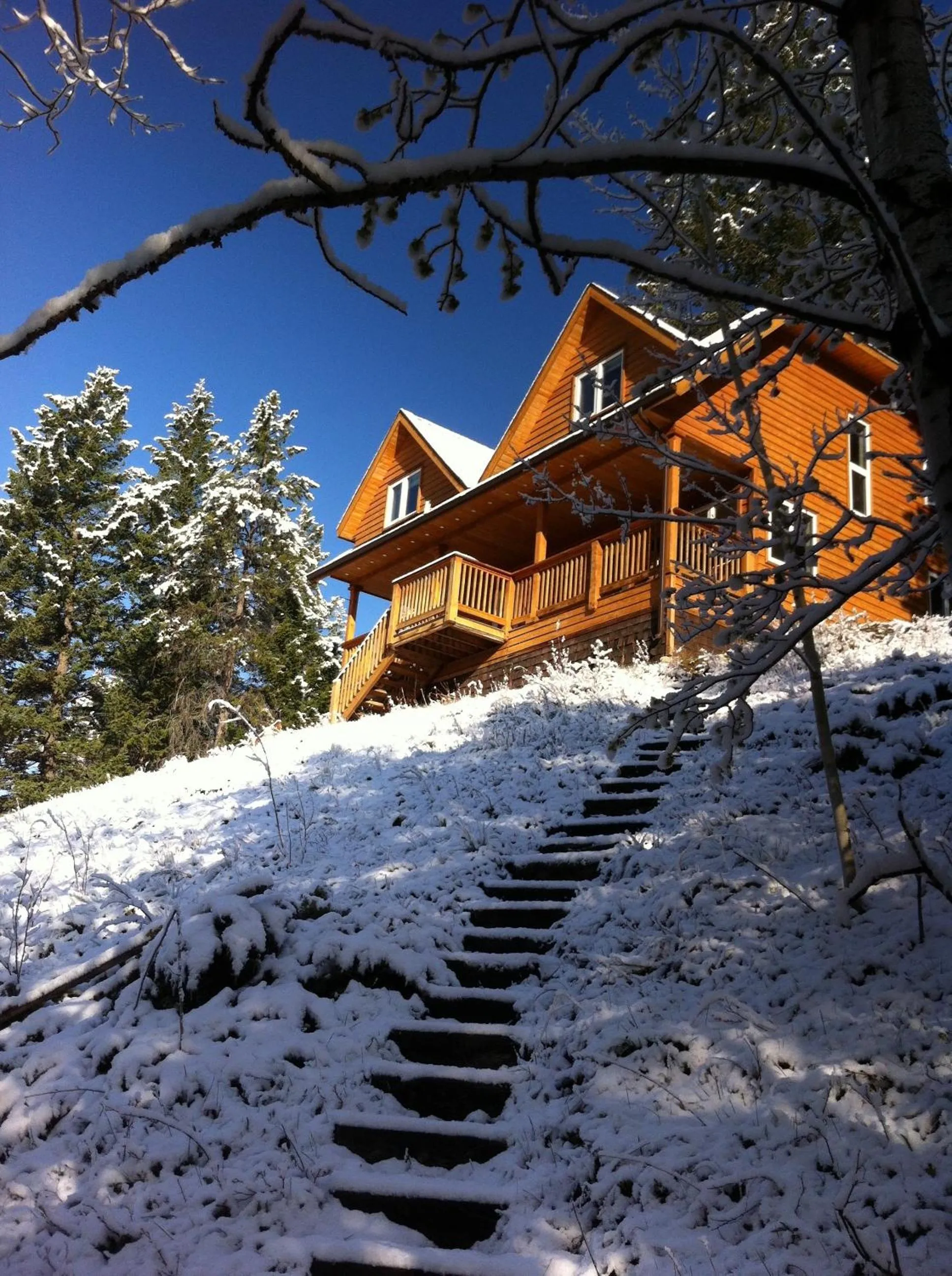 Facade/entrance in Canmore Alpine Hostel - Alpine Club of Canada