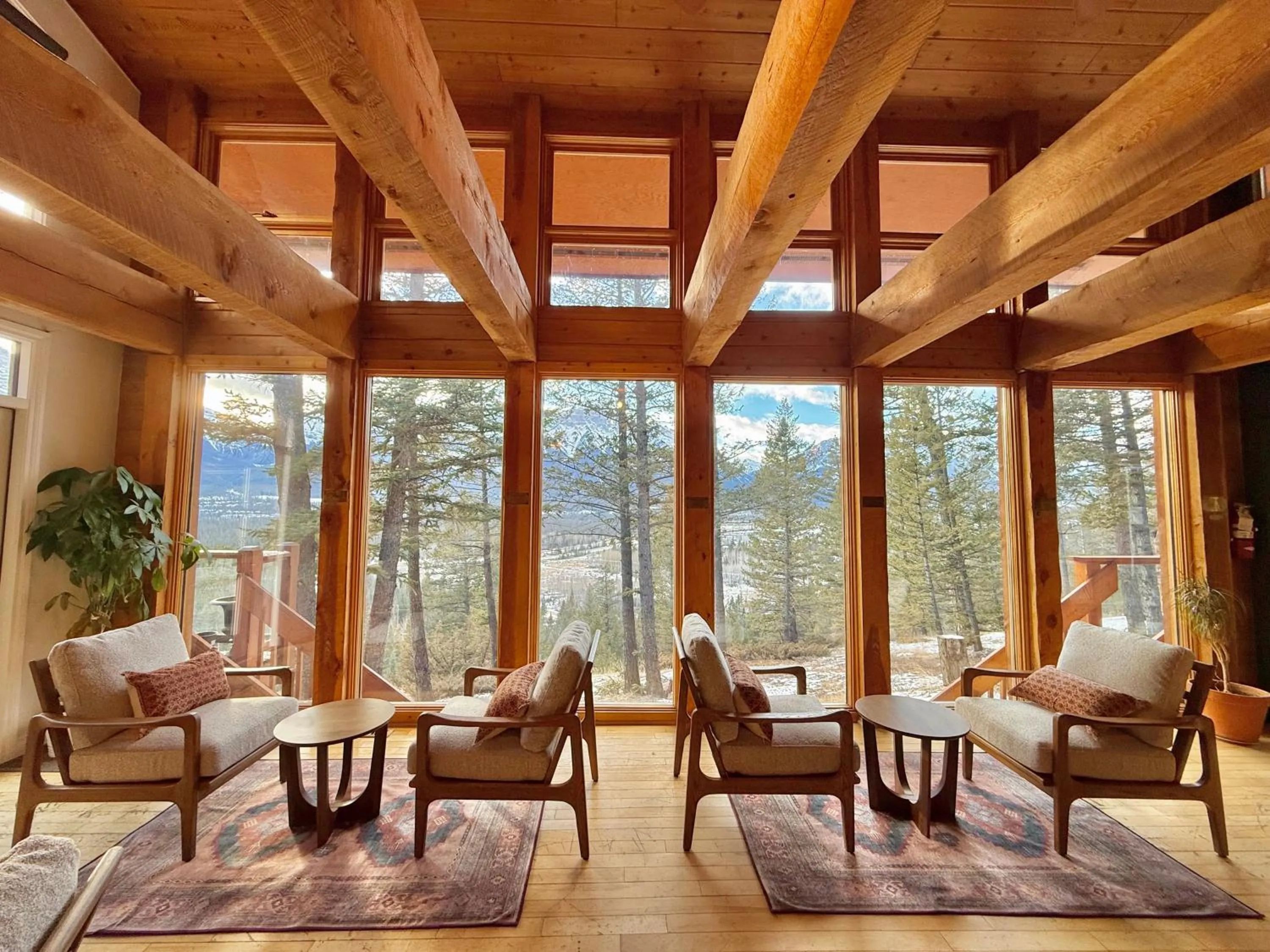 Communal lounge/ TV room in Canmore Alpine Hostel - Alpine Club of Canada