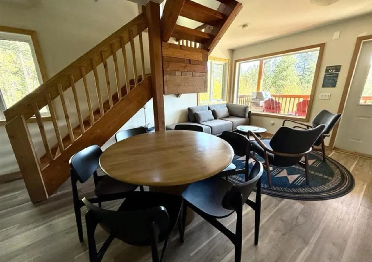 Dining area in Canmore Alpine Hostel - Alpine Club of Canada