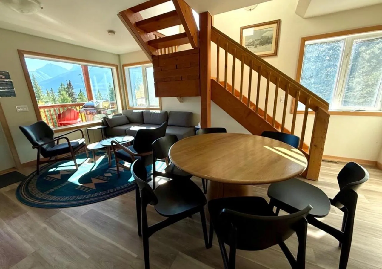 Dining area in Canmore Alpine Hostel - Alpine Club of Canada