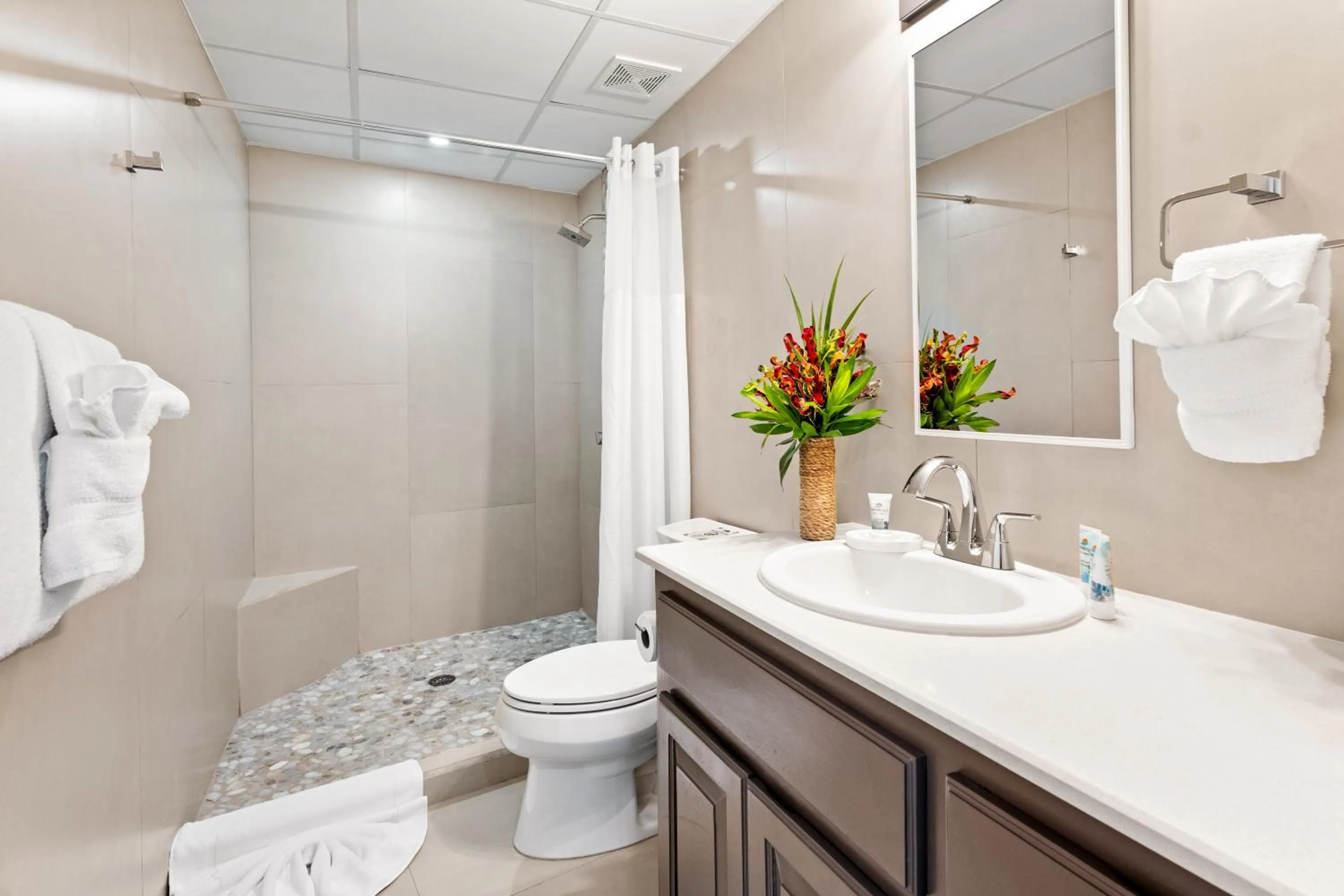 Shower in Bananas On The Beach