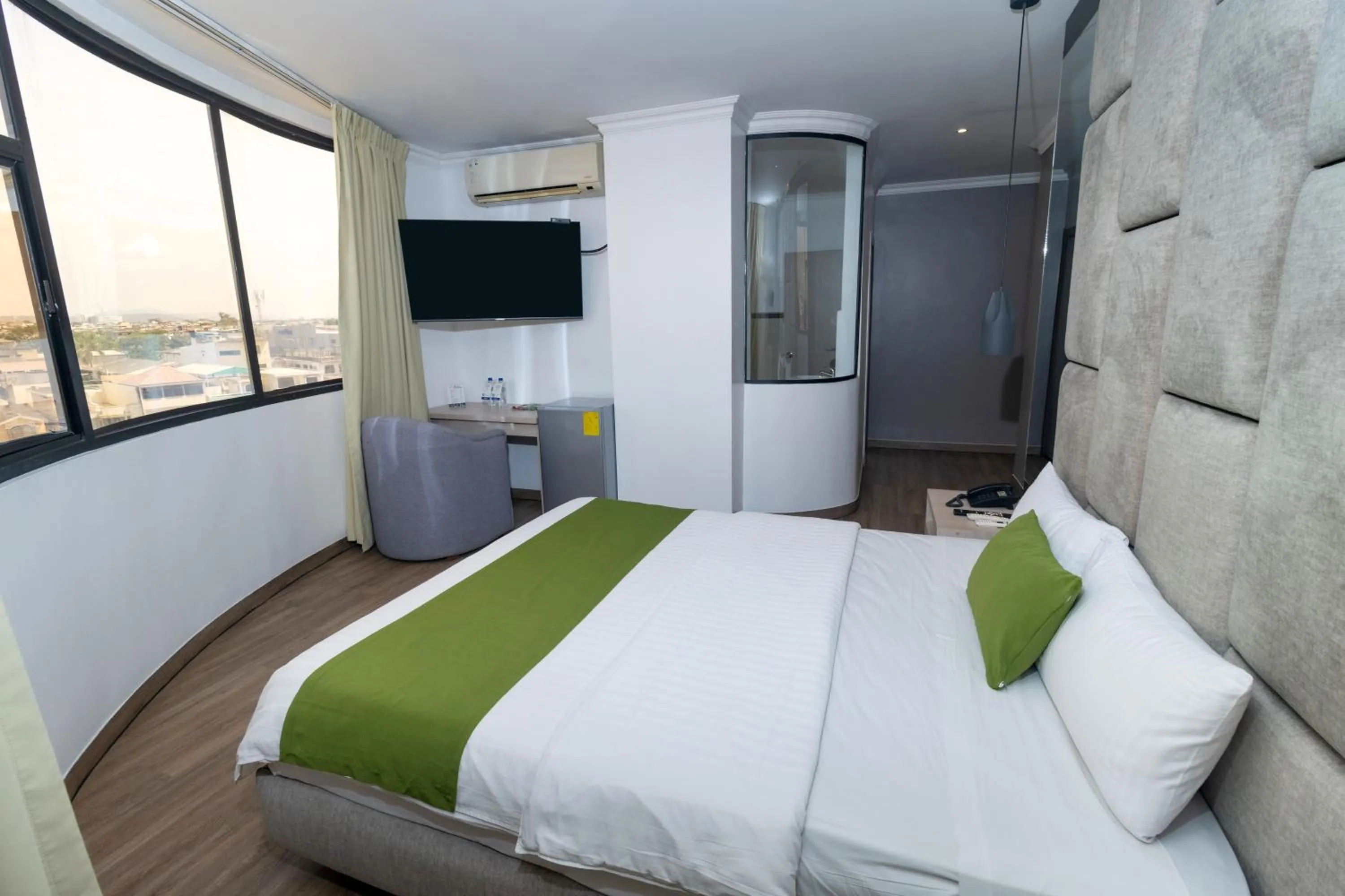 Bed in Hotel Plaza Monte Carlo