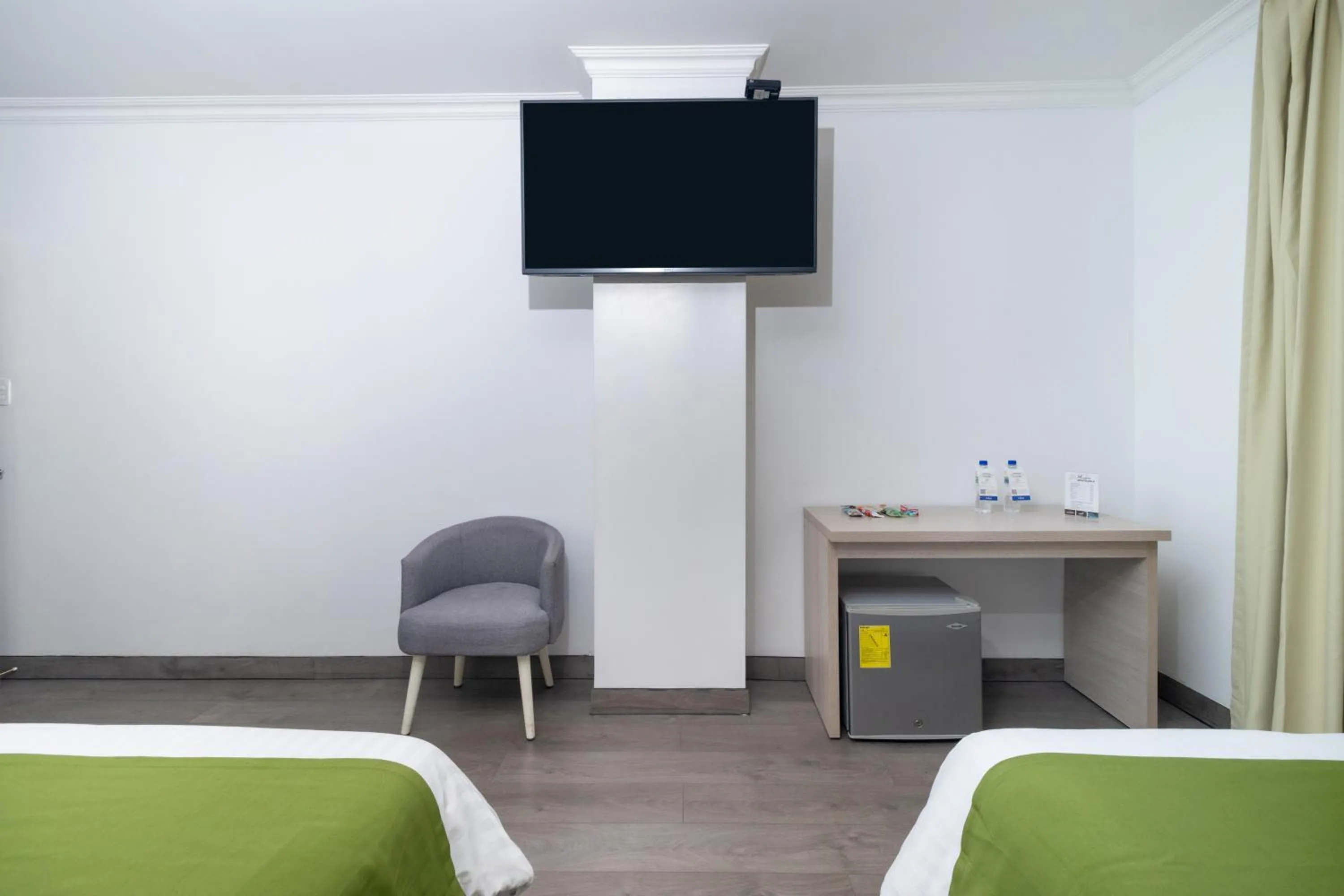 Bed in Hotel Plaza Monte Carlo