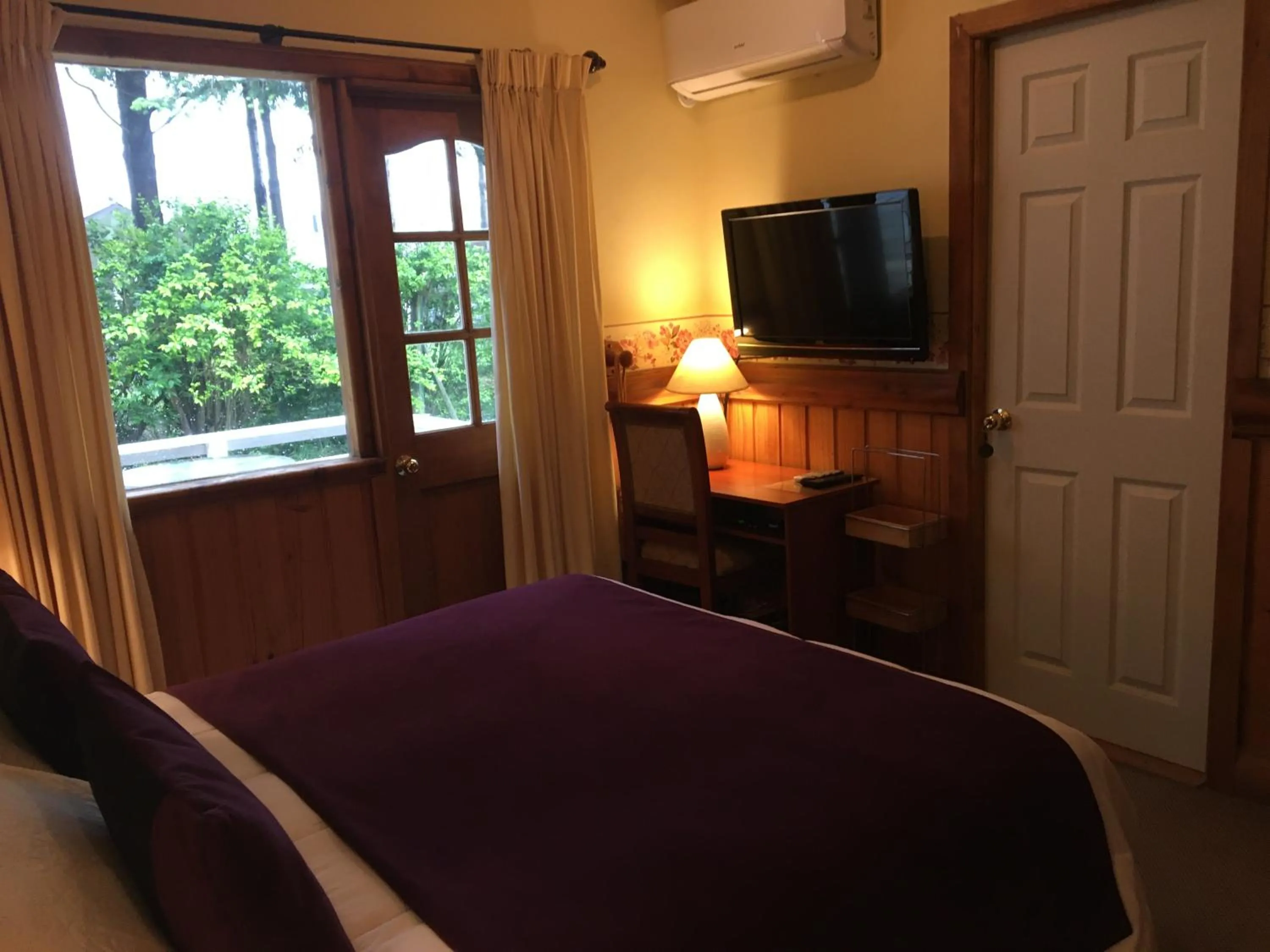 Bed in Merken Bed & Breakfast
