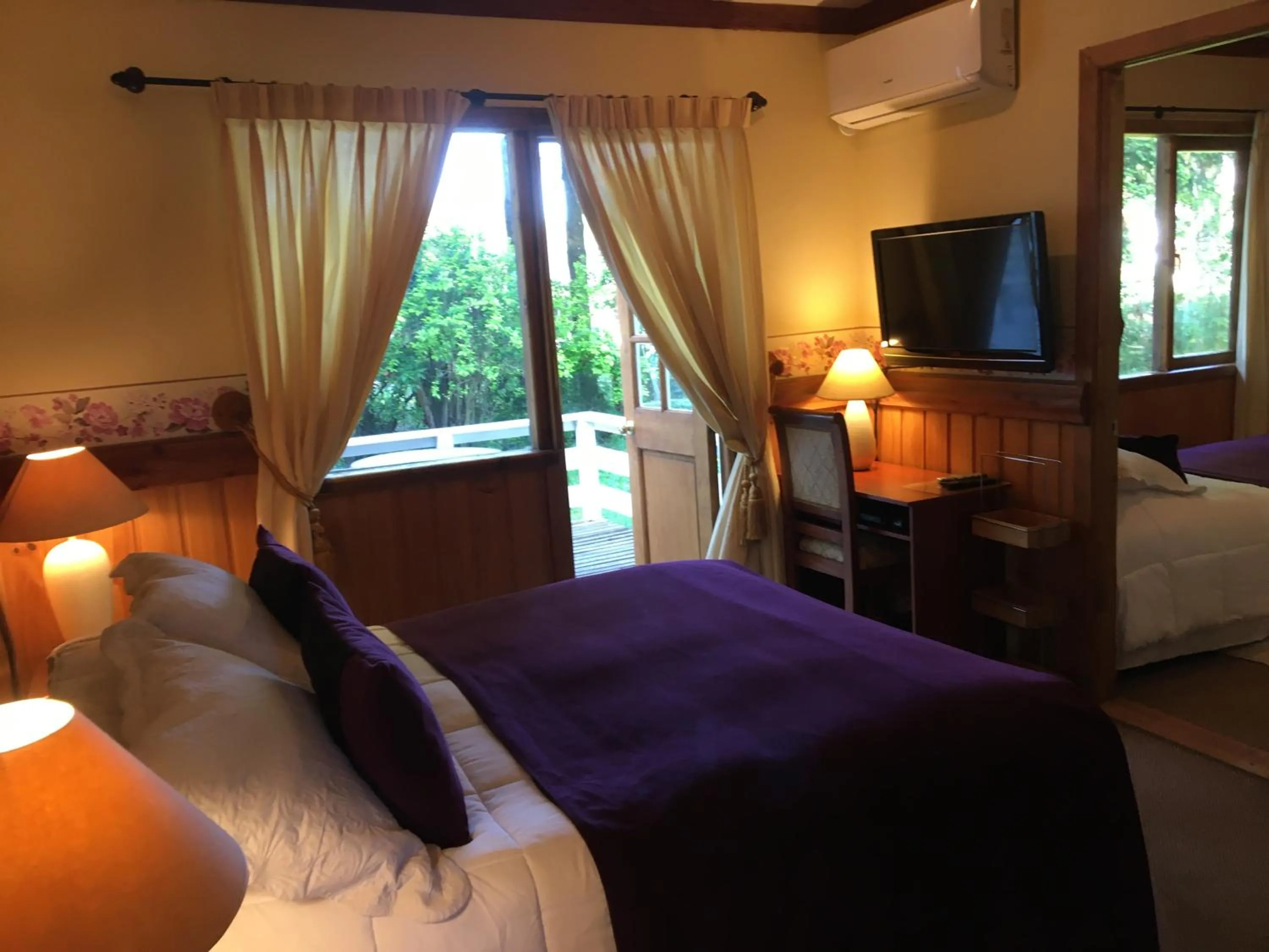Bed in Merken Bed & Breakfast