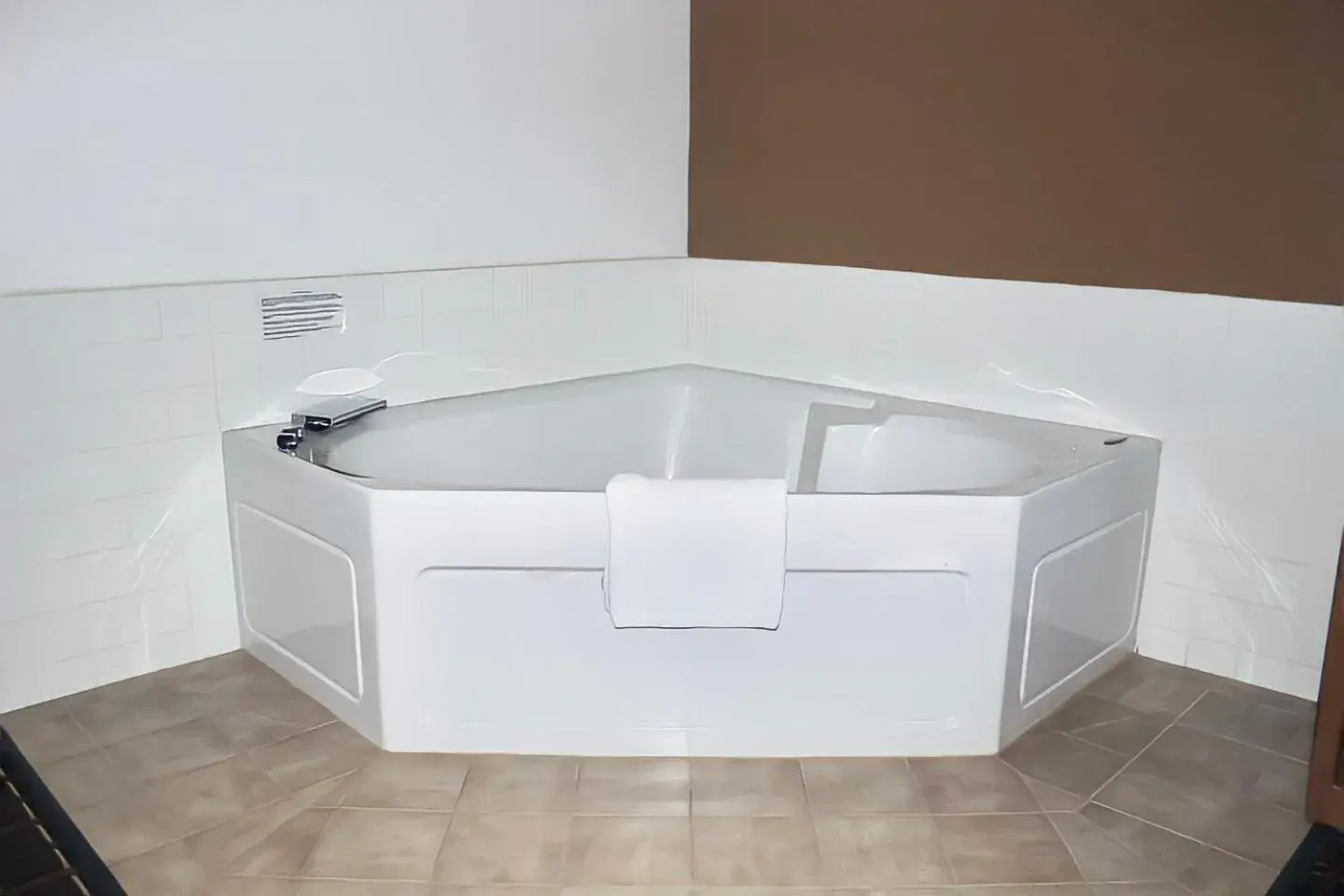 King Suite with Spa Bath in AmeriVu Inn And Suites King Suite with Spa Bath in AmeriVu Inn And Suites