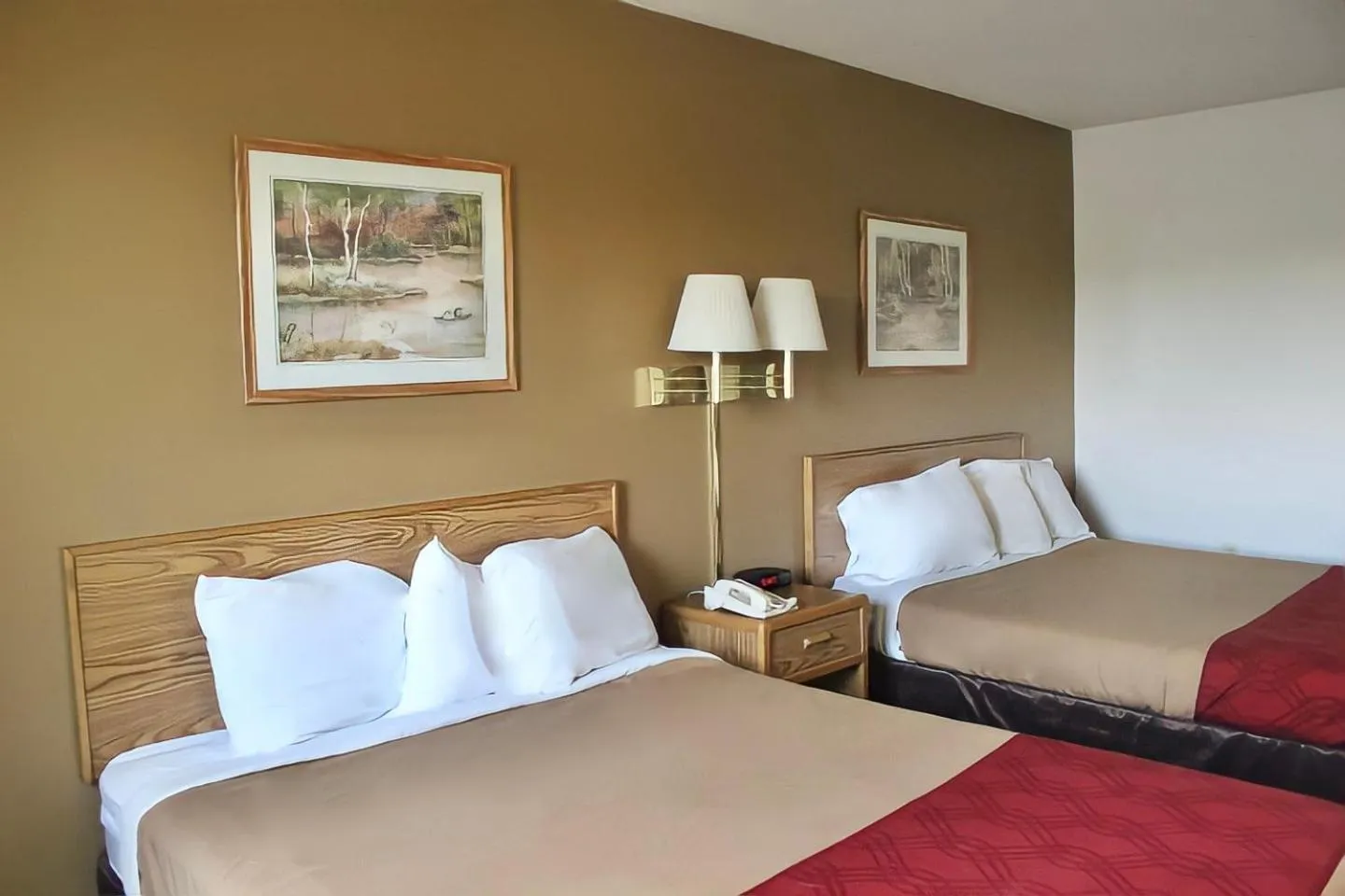 Bed in AmeriVu Inn And Suites