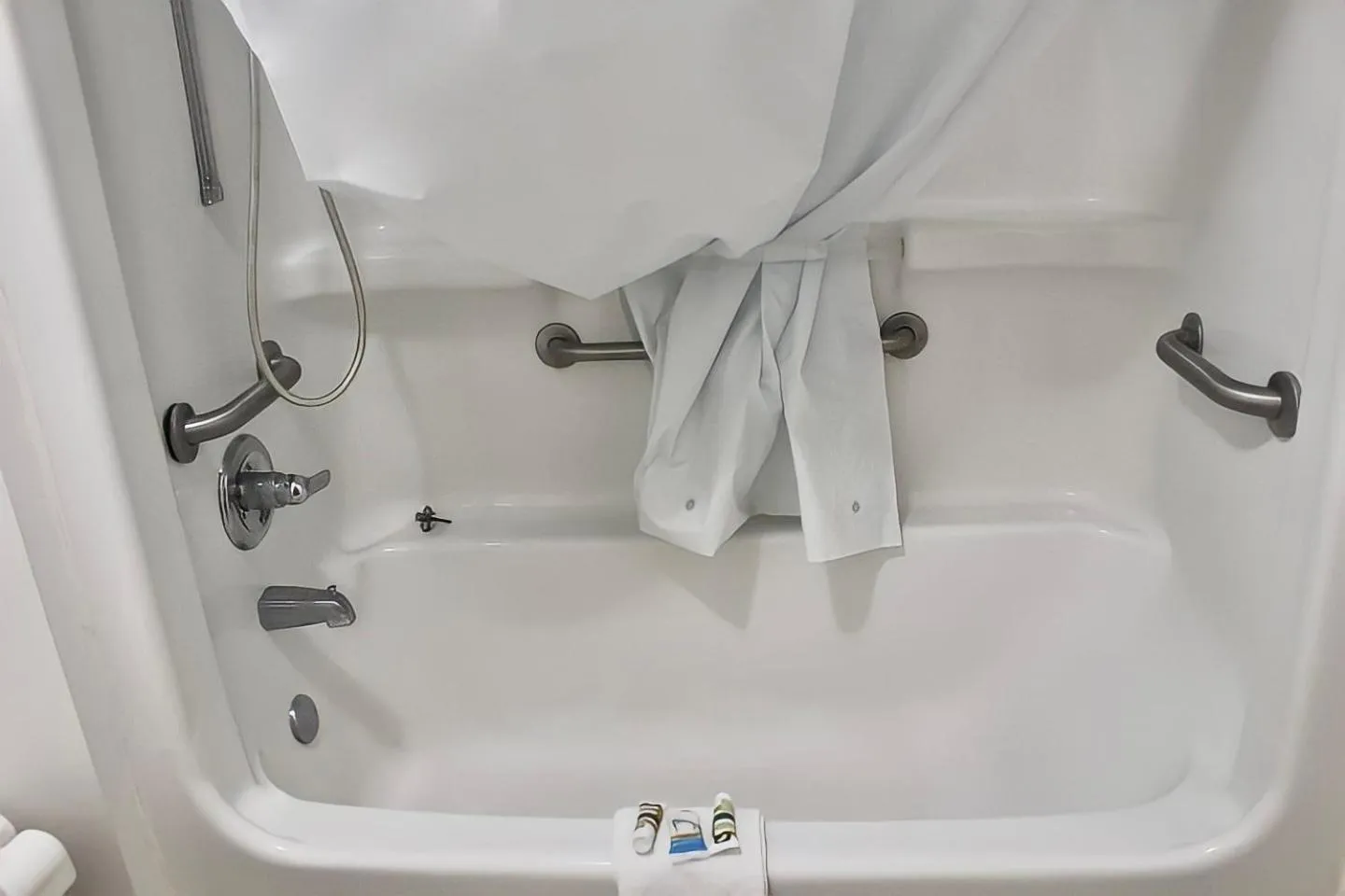 Bathroom in AmeriVu Inn And Suites